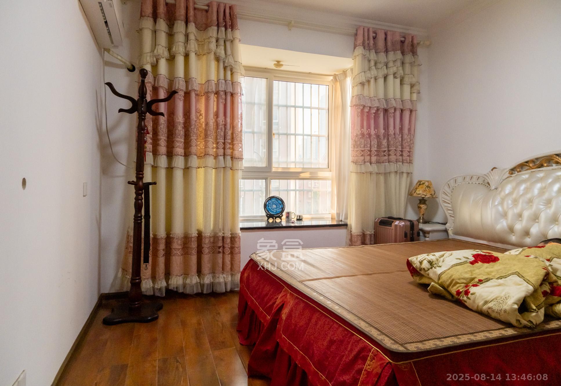 长丰星城 5室2厅1卫 145.0万 长丰星城 5室2厅1卫 145.0万卧室