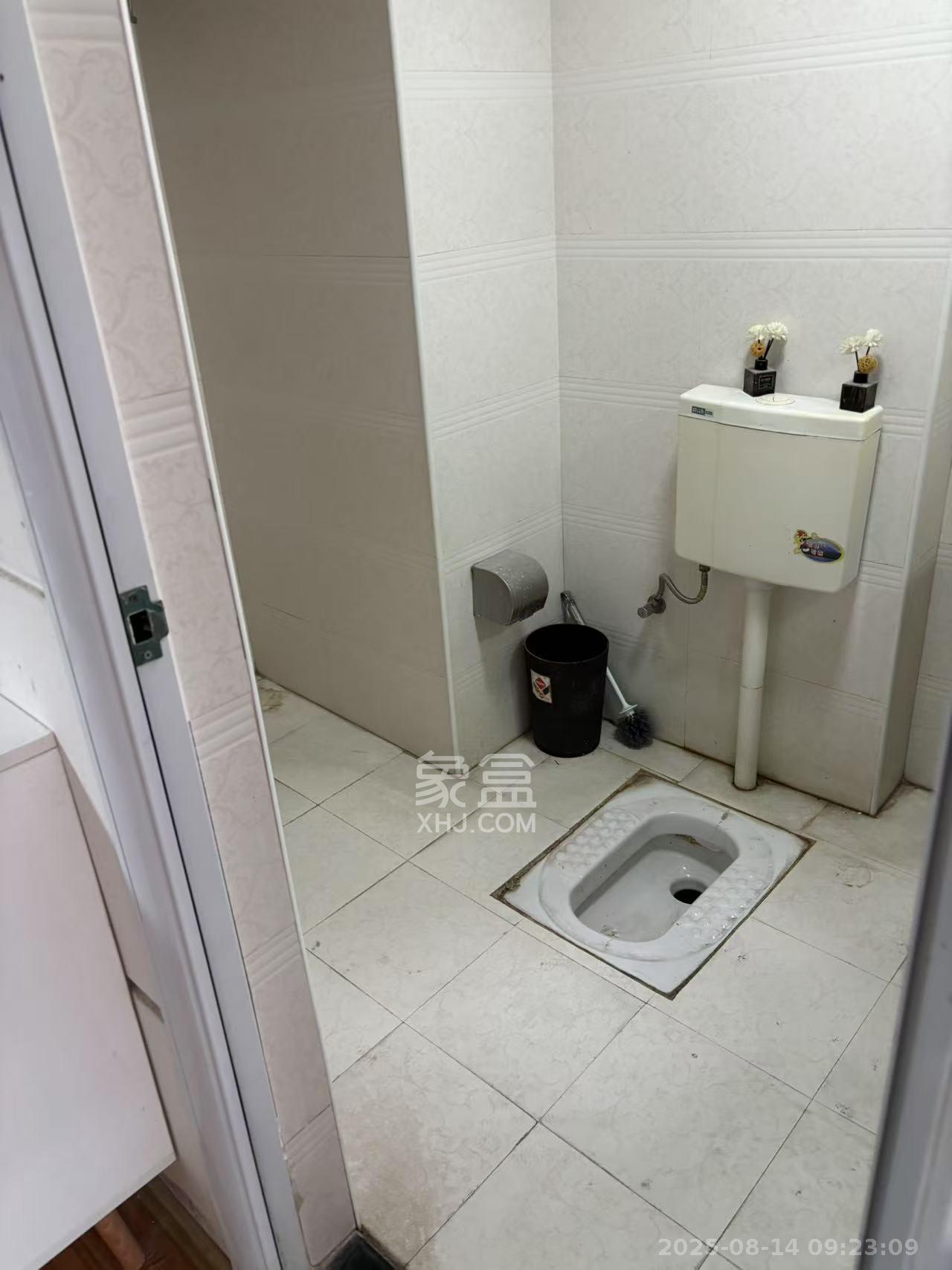 万树丹堤  2室1厅1卫   2000.00元/月室内图
