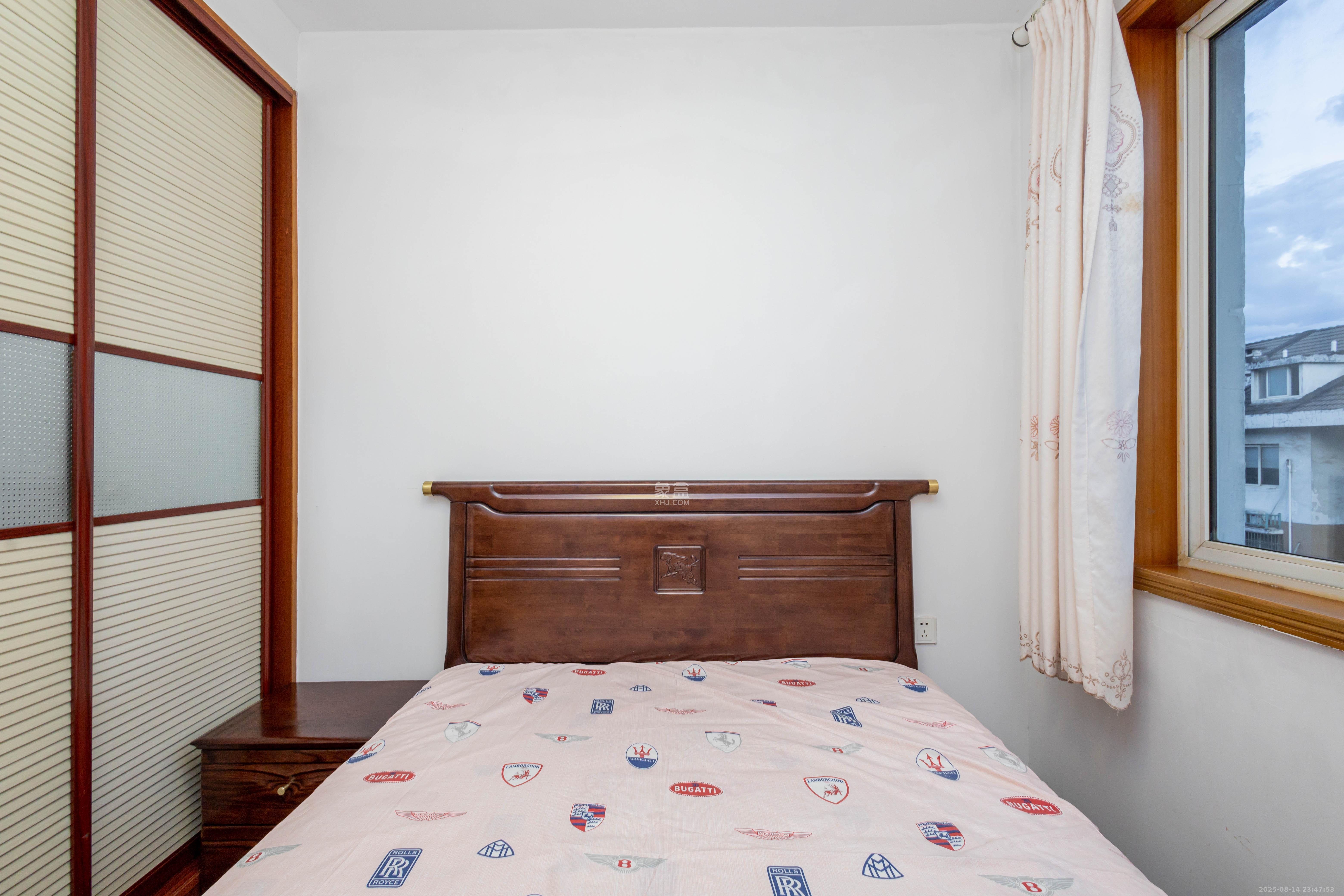 东岸锦城(东方人家)  5室2厅2卫    65.0万卧室