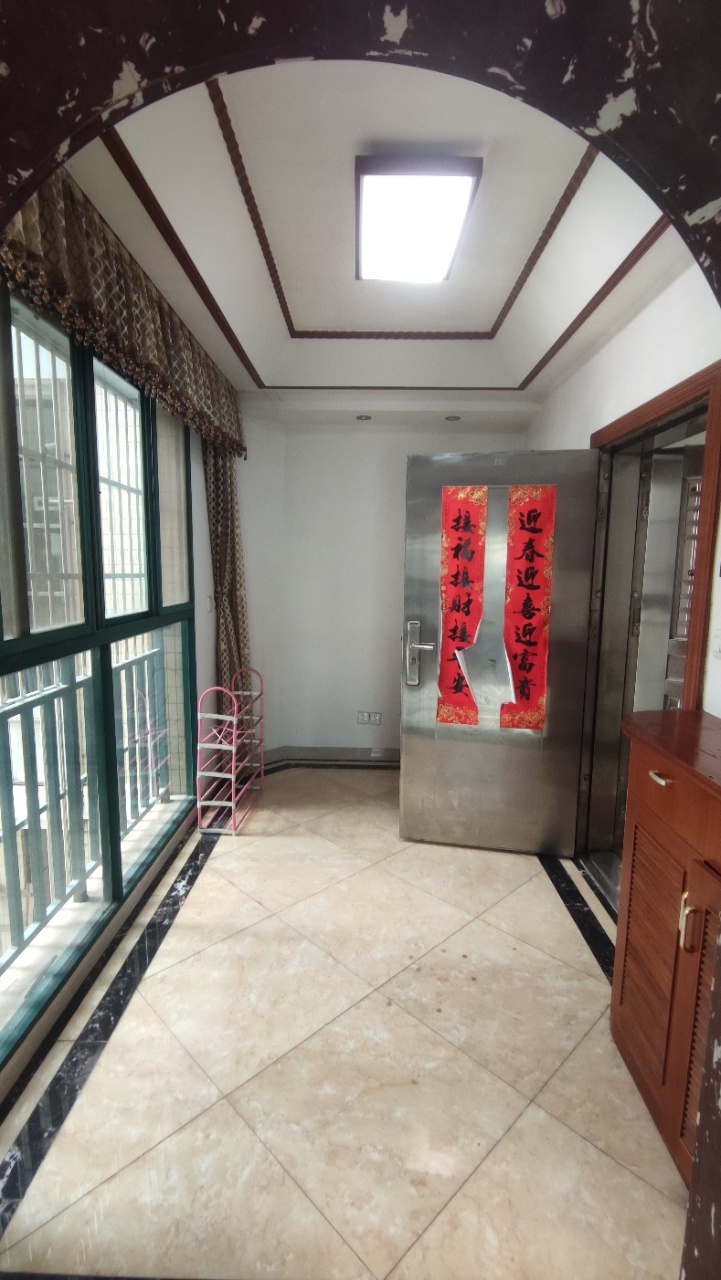 金海广场  3室2厅2卫   3500.00元/月