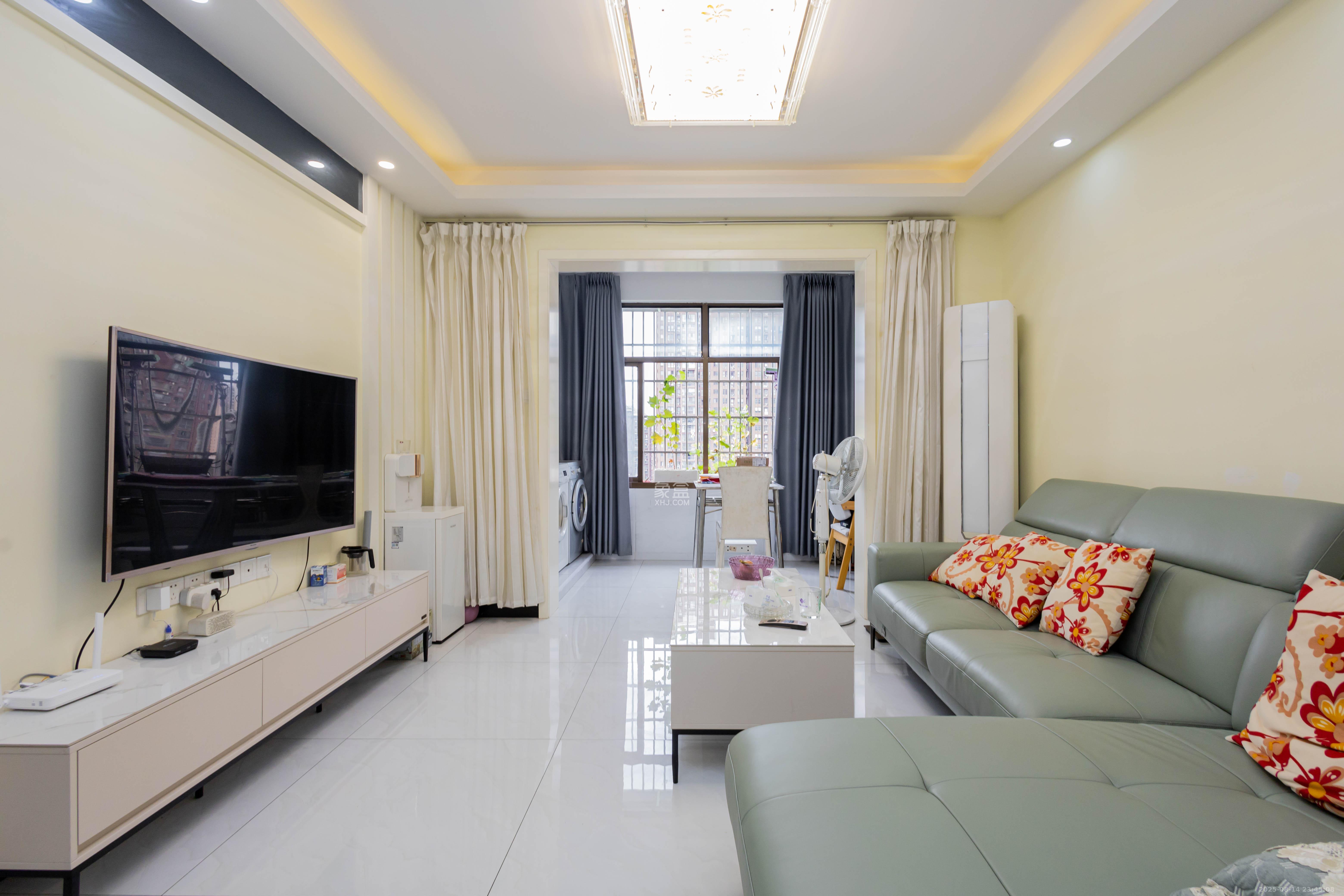 中国铁建国际城二期  3室2厅1卫    61.8万客厅