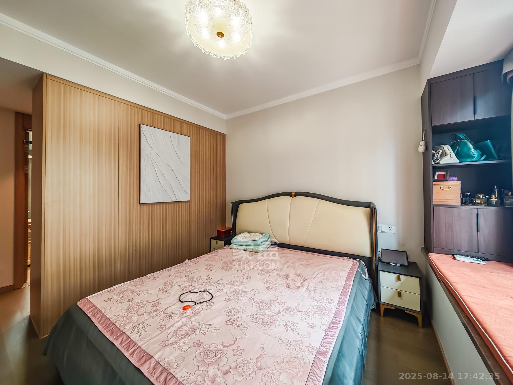 金地兰亭樾  3室2厅2卫    170.0万 金地兰亭樾  3室2厅2卫    170.0万卧室