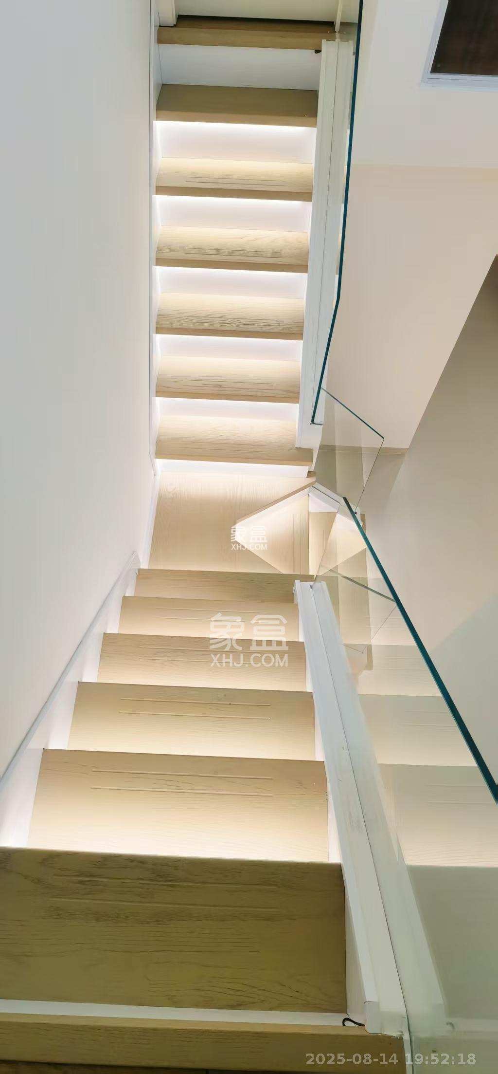 卓越中寰  2室1厅1卫    3188.0元/月 卓越中寰  2室1厅1卫    3188.0元/月室内图