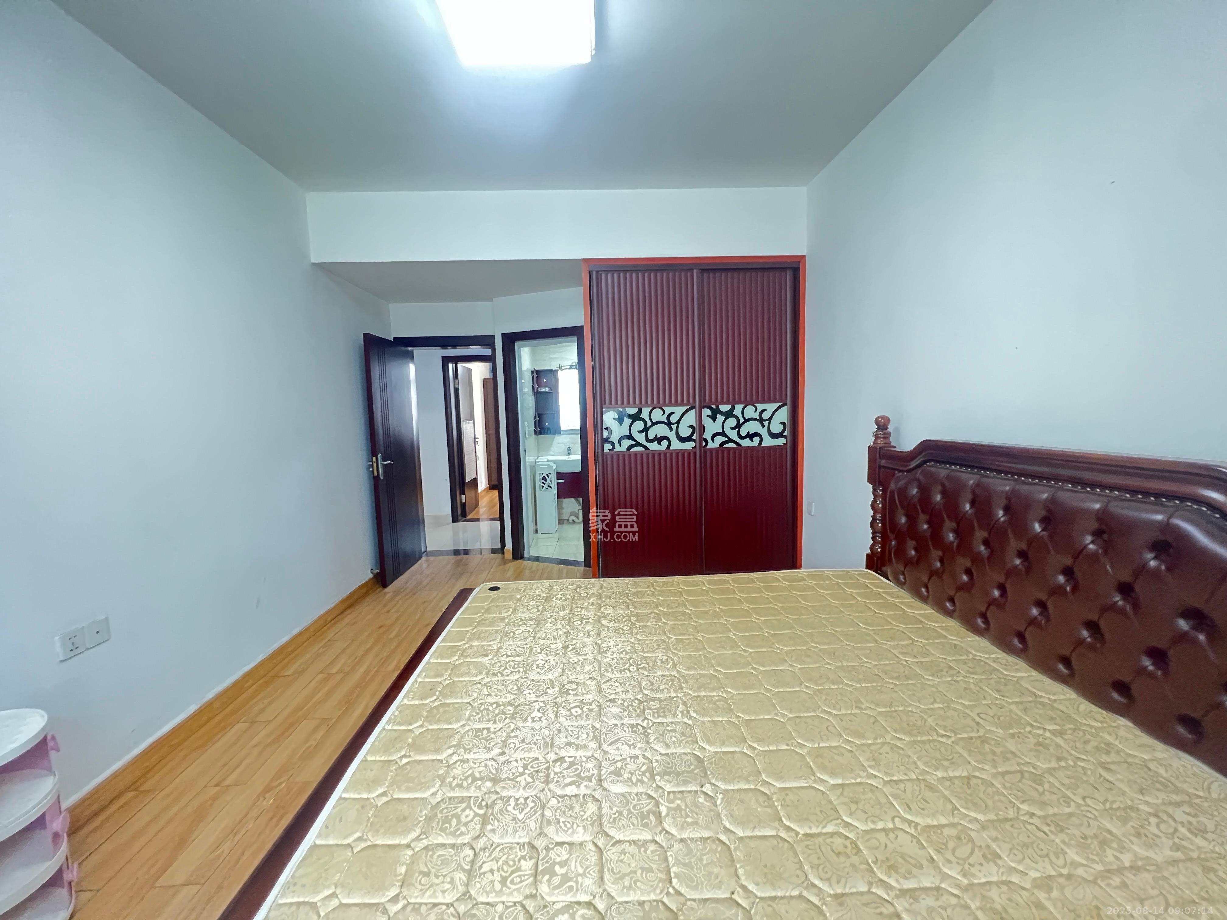 星城国际  3室2厅1卫    1800.0元/月室内图