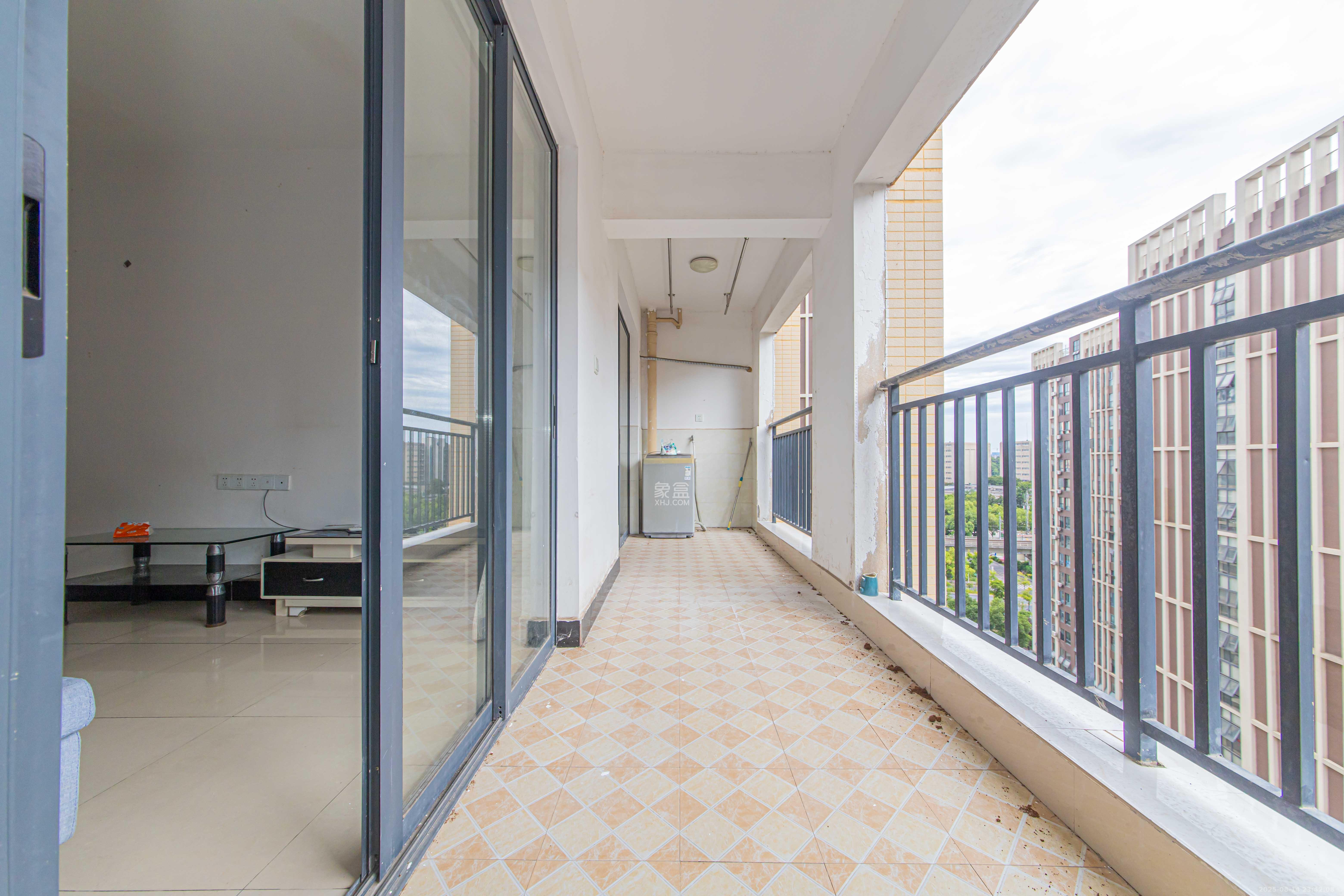 中建芙蓉嘉苑 3室2厅2卫 106.0万 中建芙蓉嘉苑 3室2厅2卫 106.0万阳台