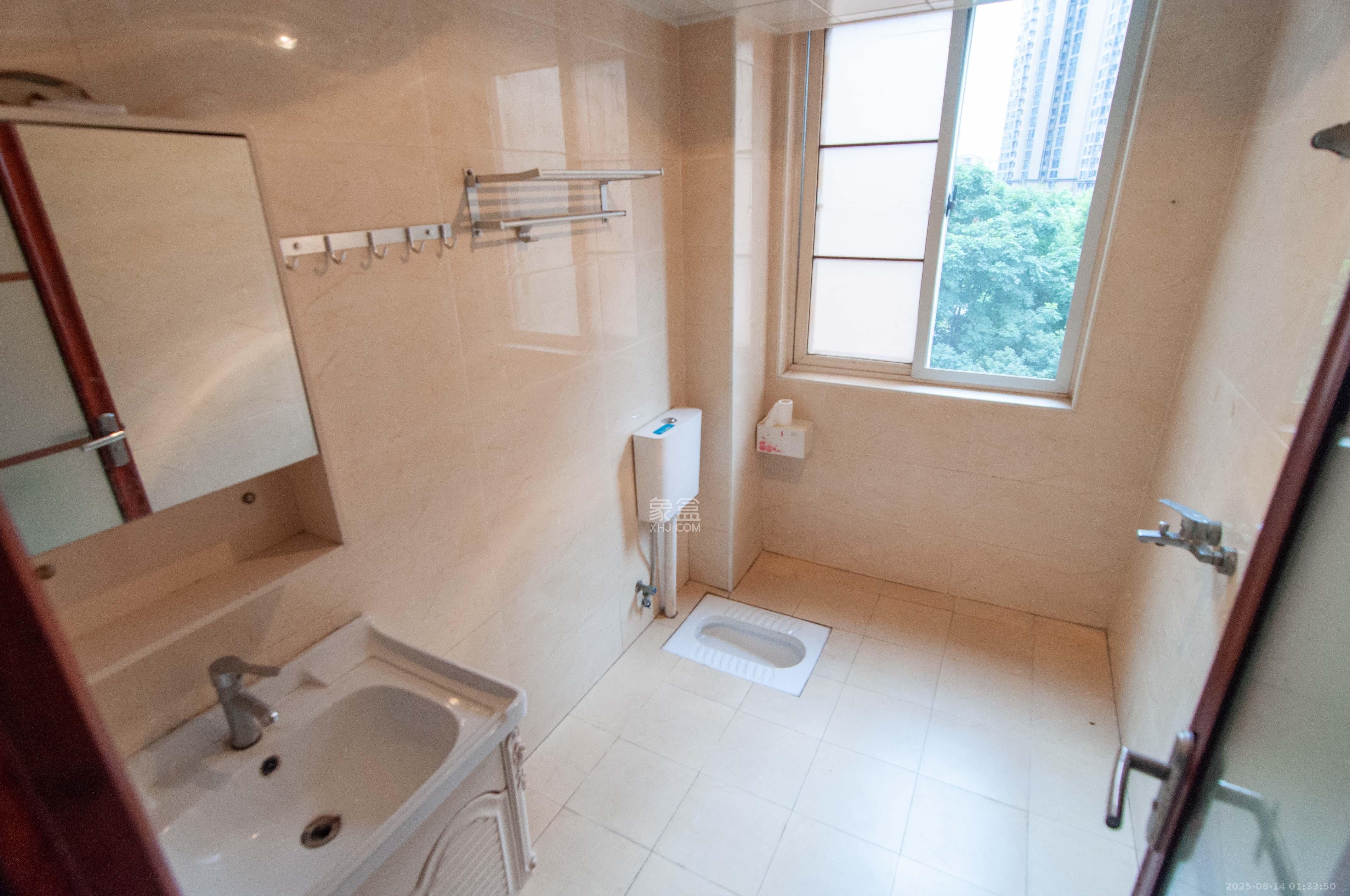 沁园春御院  4室2厅1卫    199.99万卫生间