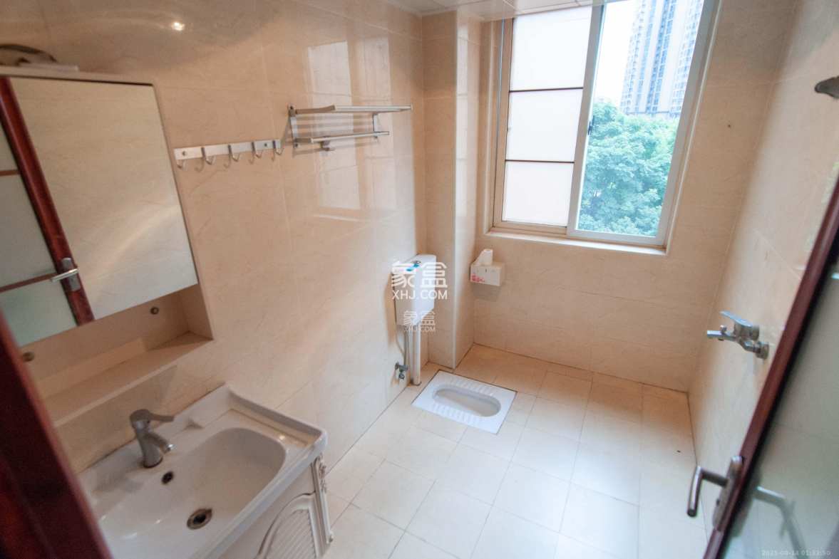 沁园春御院 4室2厅1卫 199.99万 沁园春御院 4室2厅1卫 199.99万卫生间