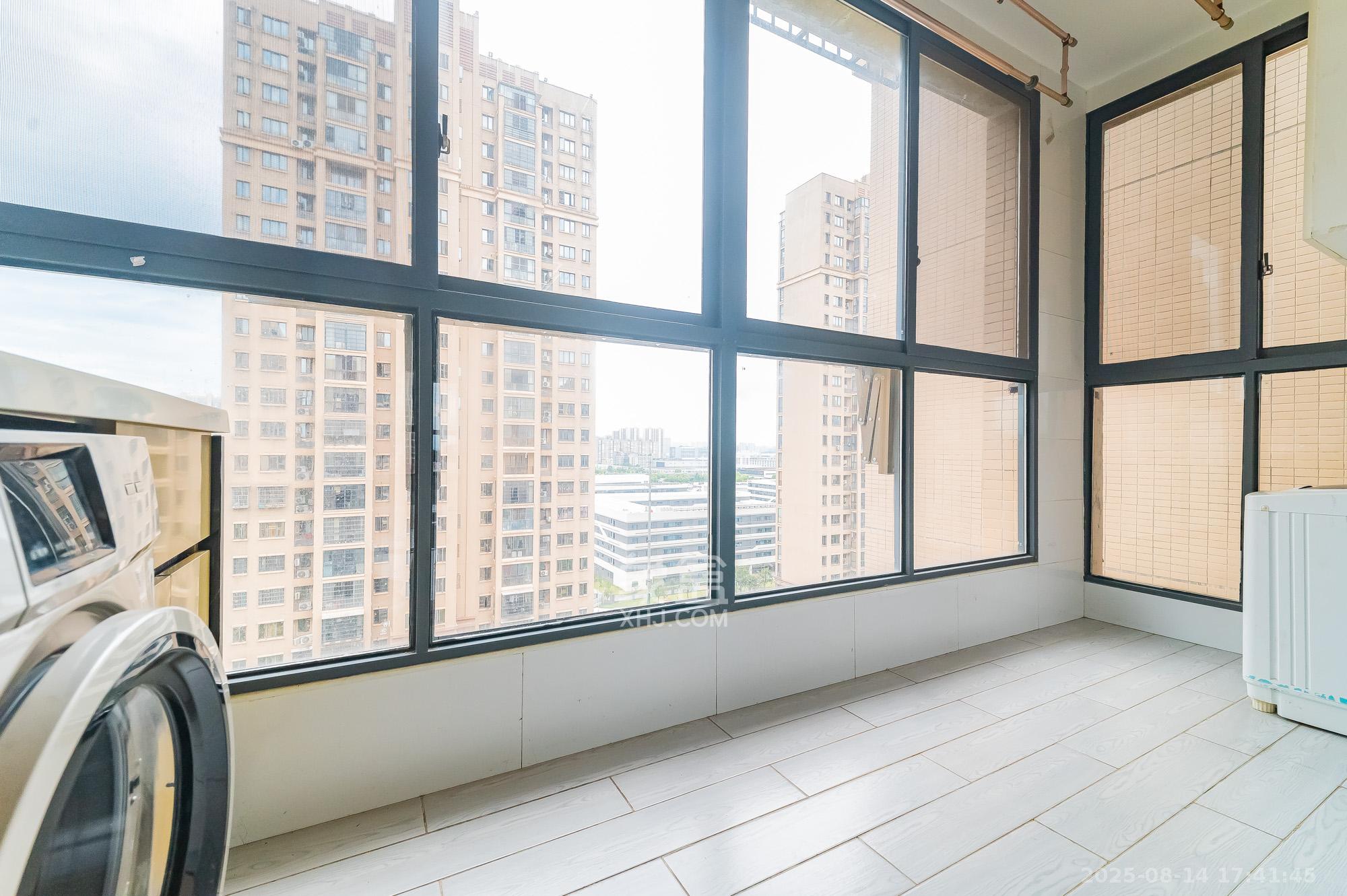 深业睿城 4室2厅1卫 115.0万 深业睿城 4室2厅1卫 115.0万阳台