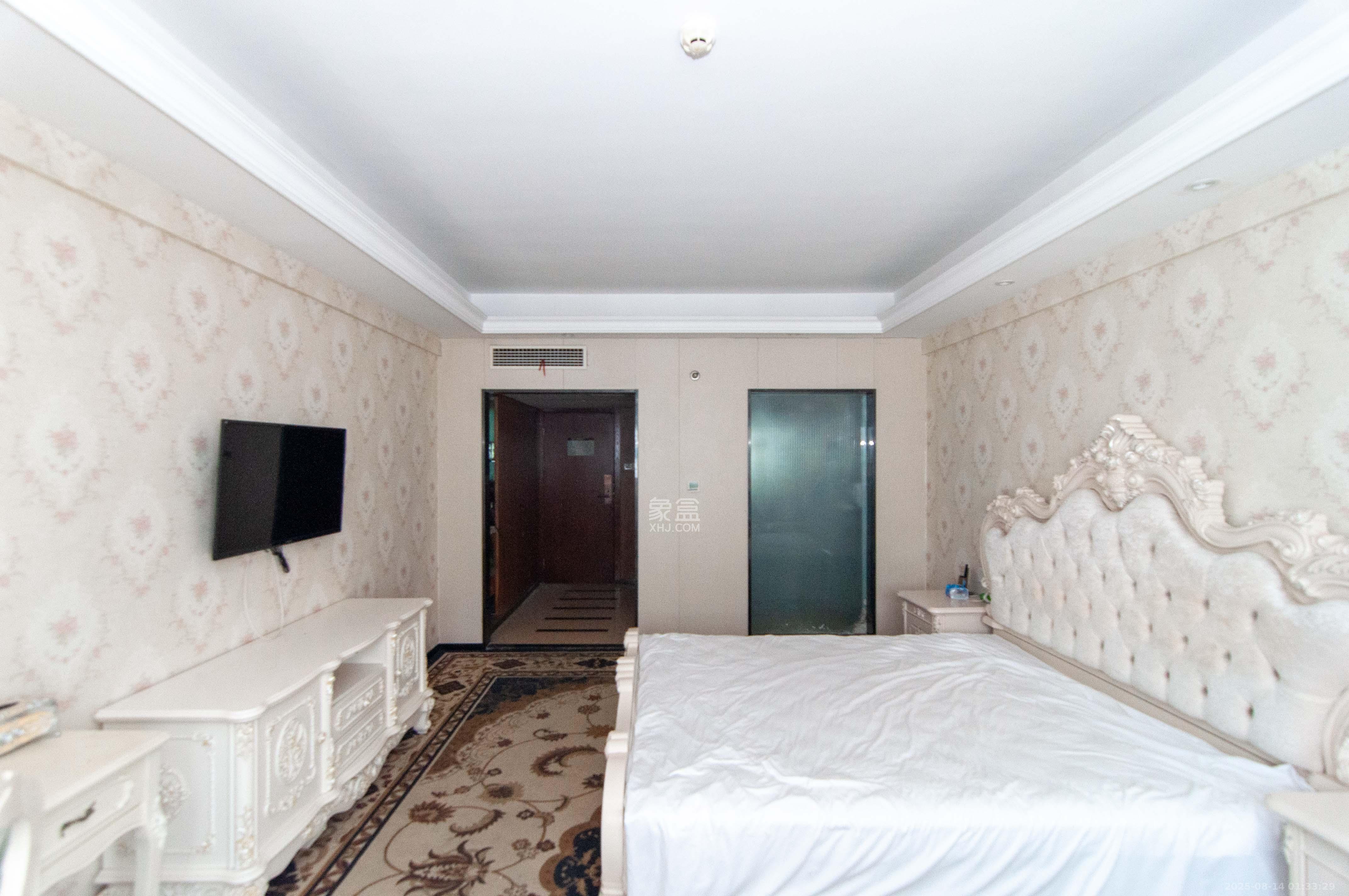 玛依拉山庄  1室1厅1卫    27.0万客厅