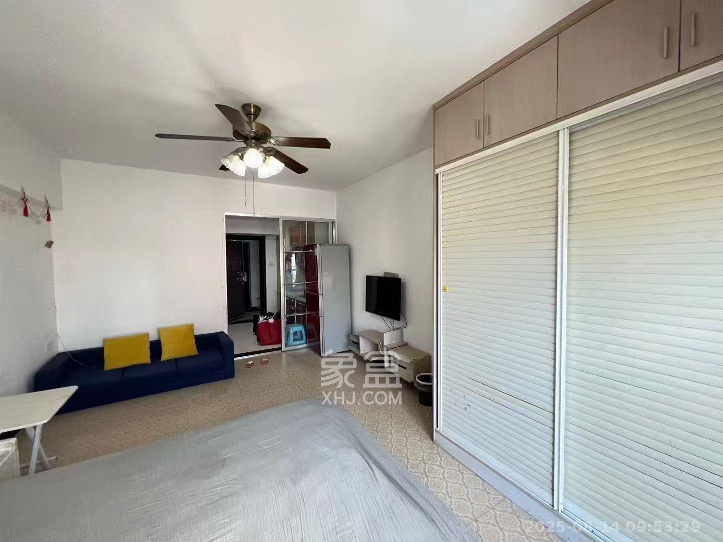 山水华景  1室1厅1卫    1300.0元/月室内图