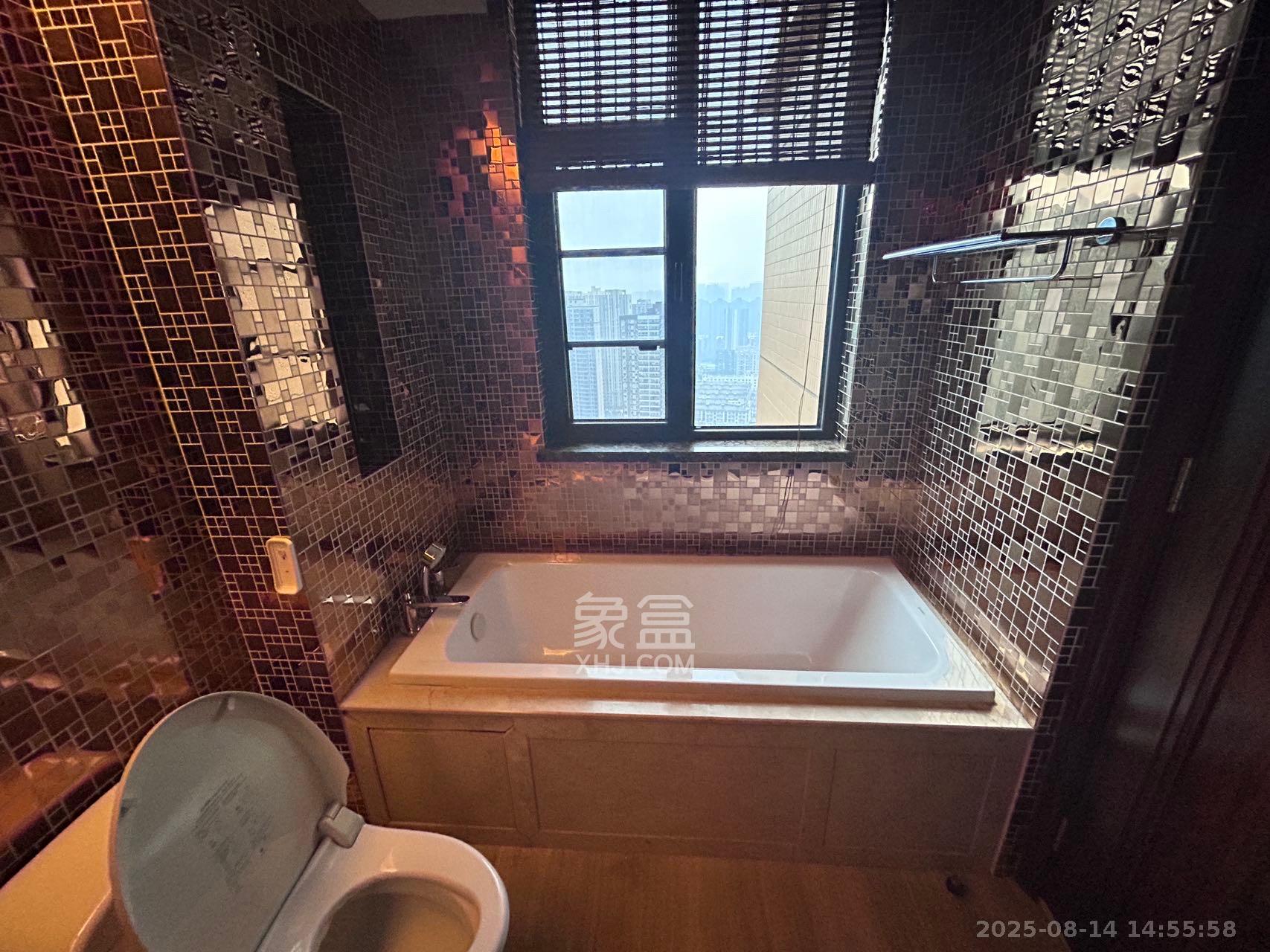 运达中央广场一、二期 3室2厅2卫 8000.0元/月 运达中央广场一、二期 3室2厅2卫 8000.0元/月室内图