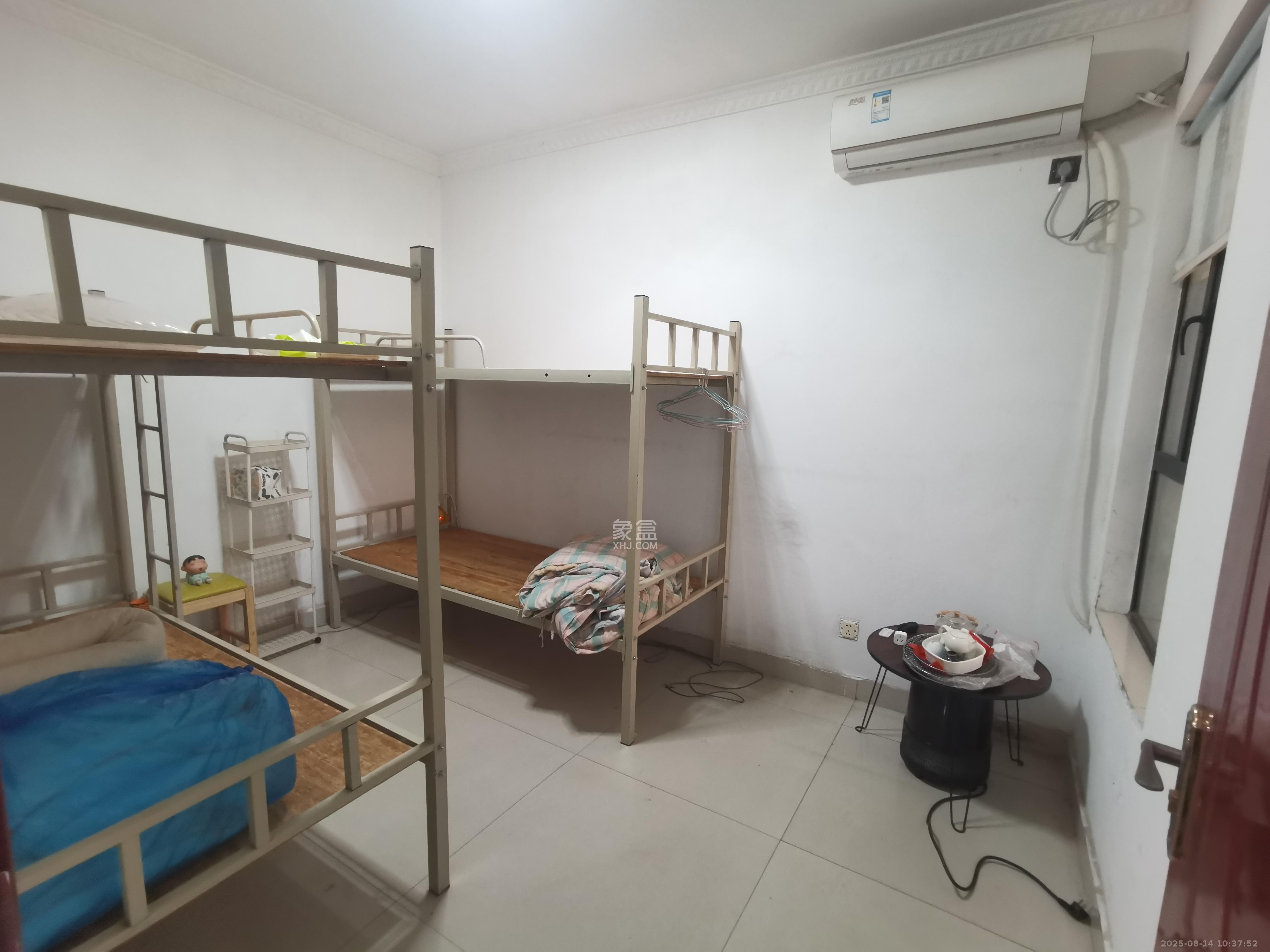 三一街区  3室2厅1卫    1300.0元/月室内图