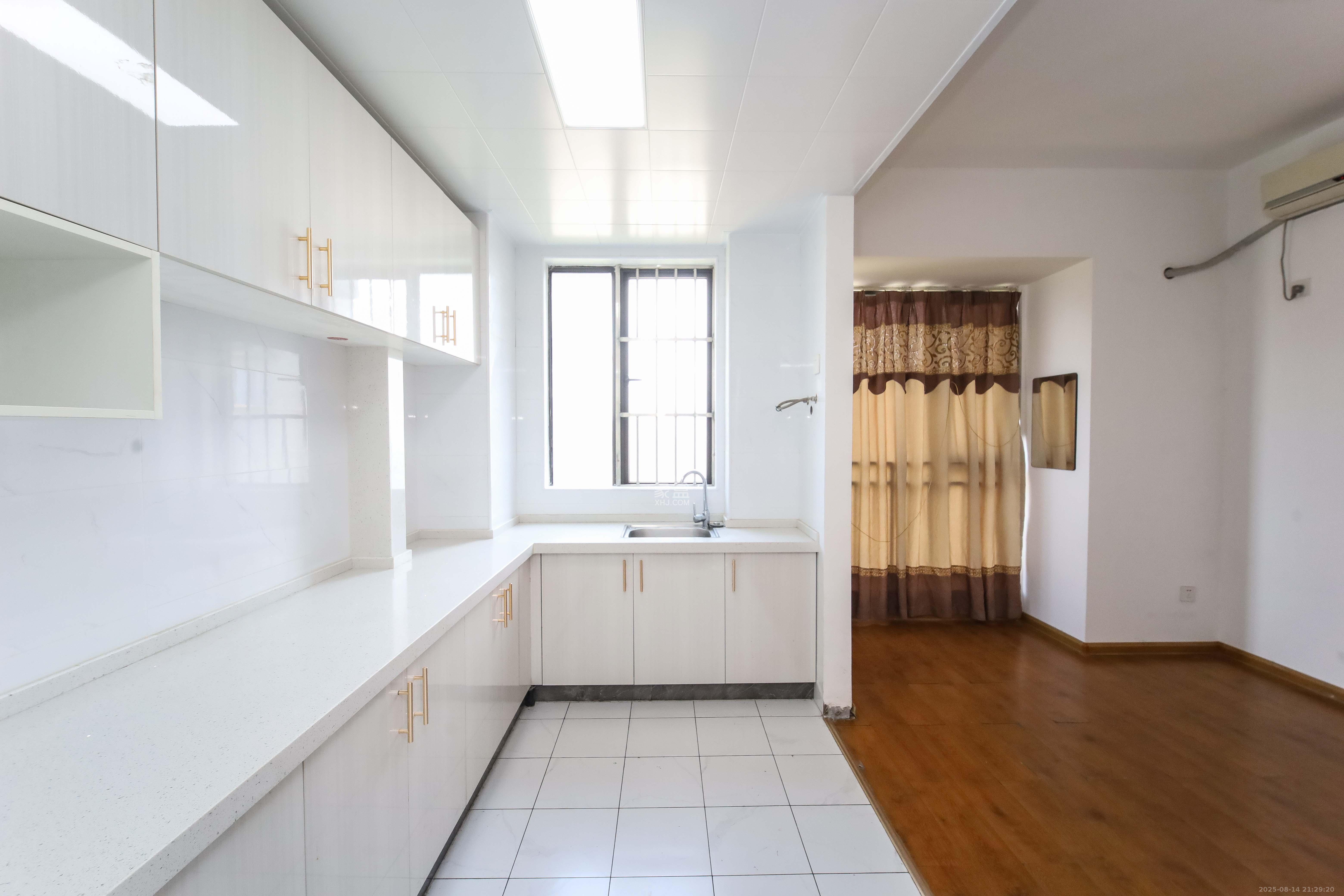 湘域熙岸 4室2厅2卫 240.0万 湘域熙岸 4室2厅2卫 240.0万厨房