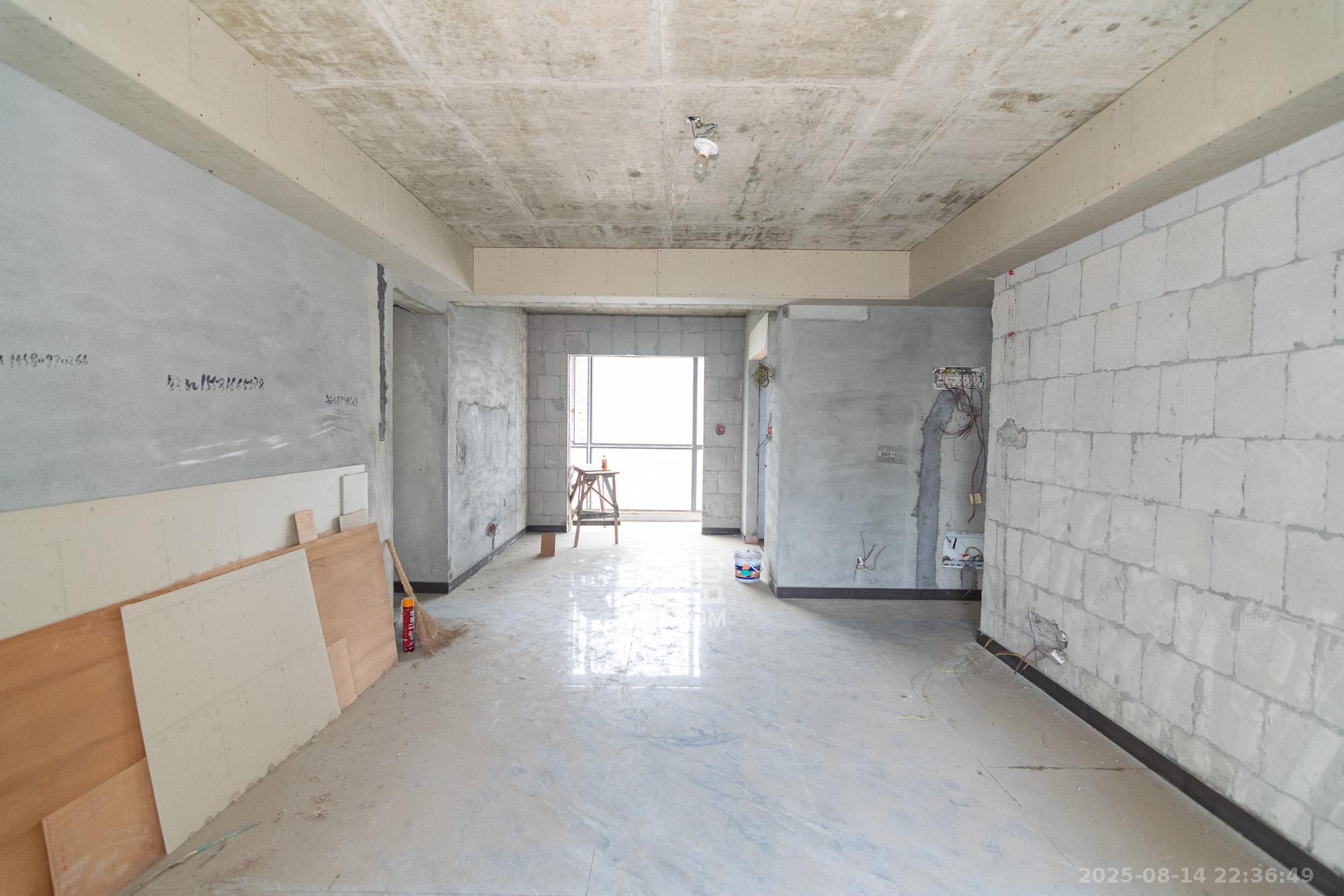 新华联梦想城  4室2厅2卫    85.0万 新华联梦想城  4室2厅2卫    85.0万客厅