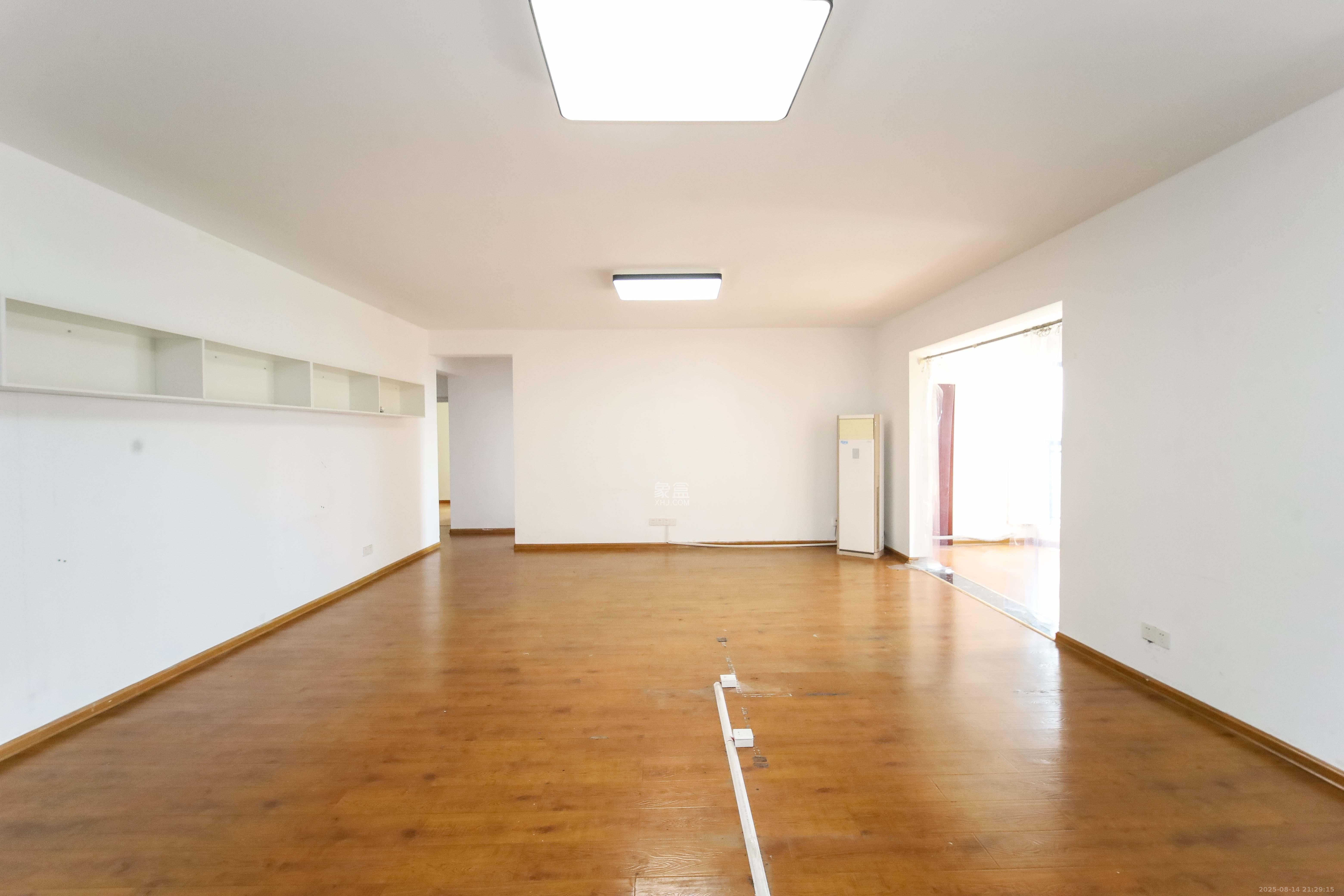 湘域熙岸 4室2厅2卫 240.0万 湘域熙岸 4室2厅2卫 240.0万客厅