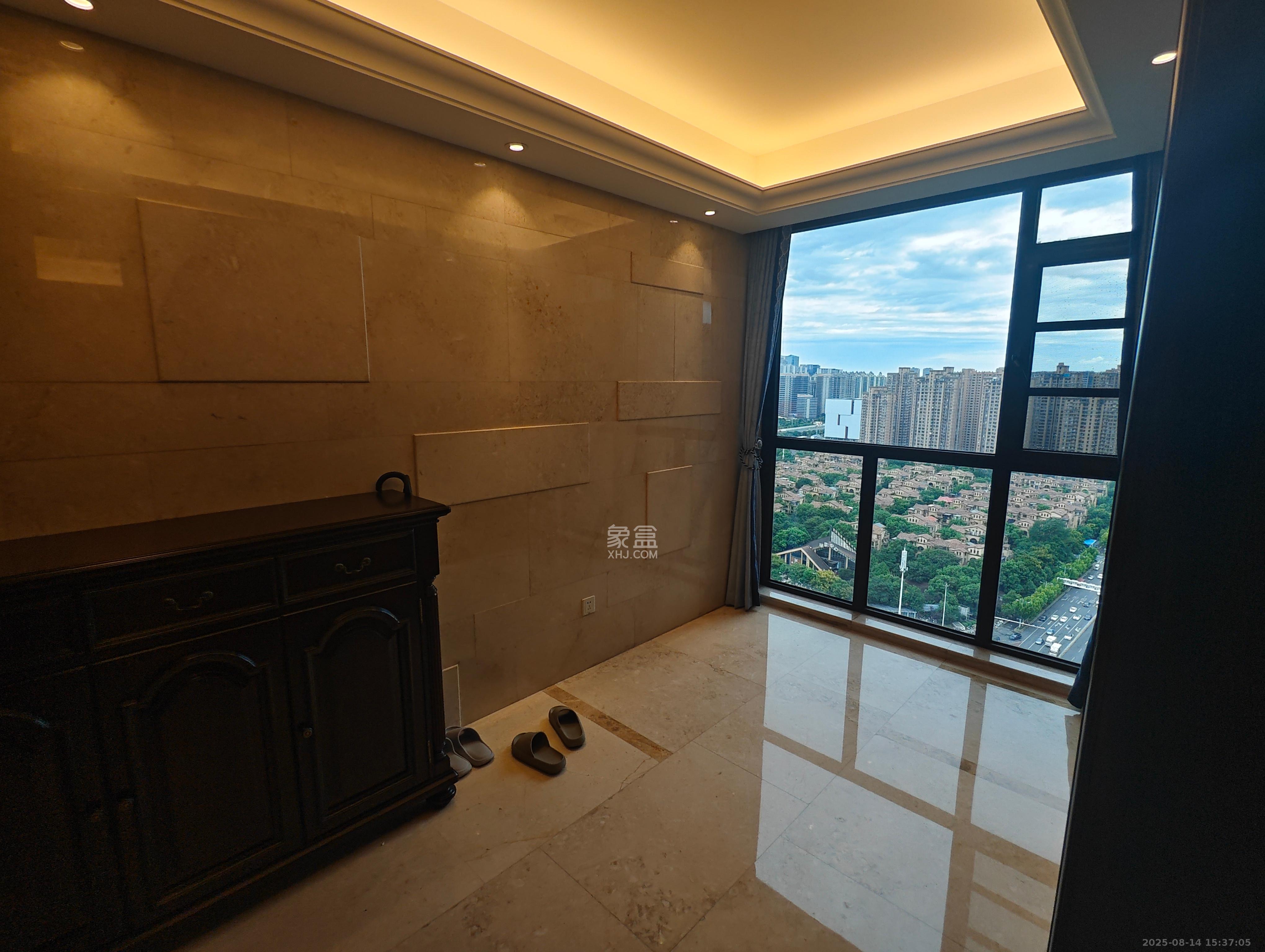 运达中央广场一、二期 3室2厅3卫 10000.0元/月 运达中央广场一、二期 3室2厅3卫 10000.0元/月室内图