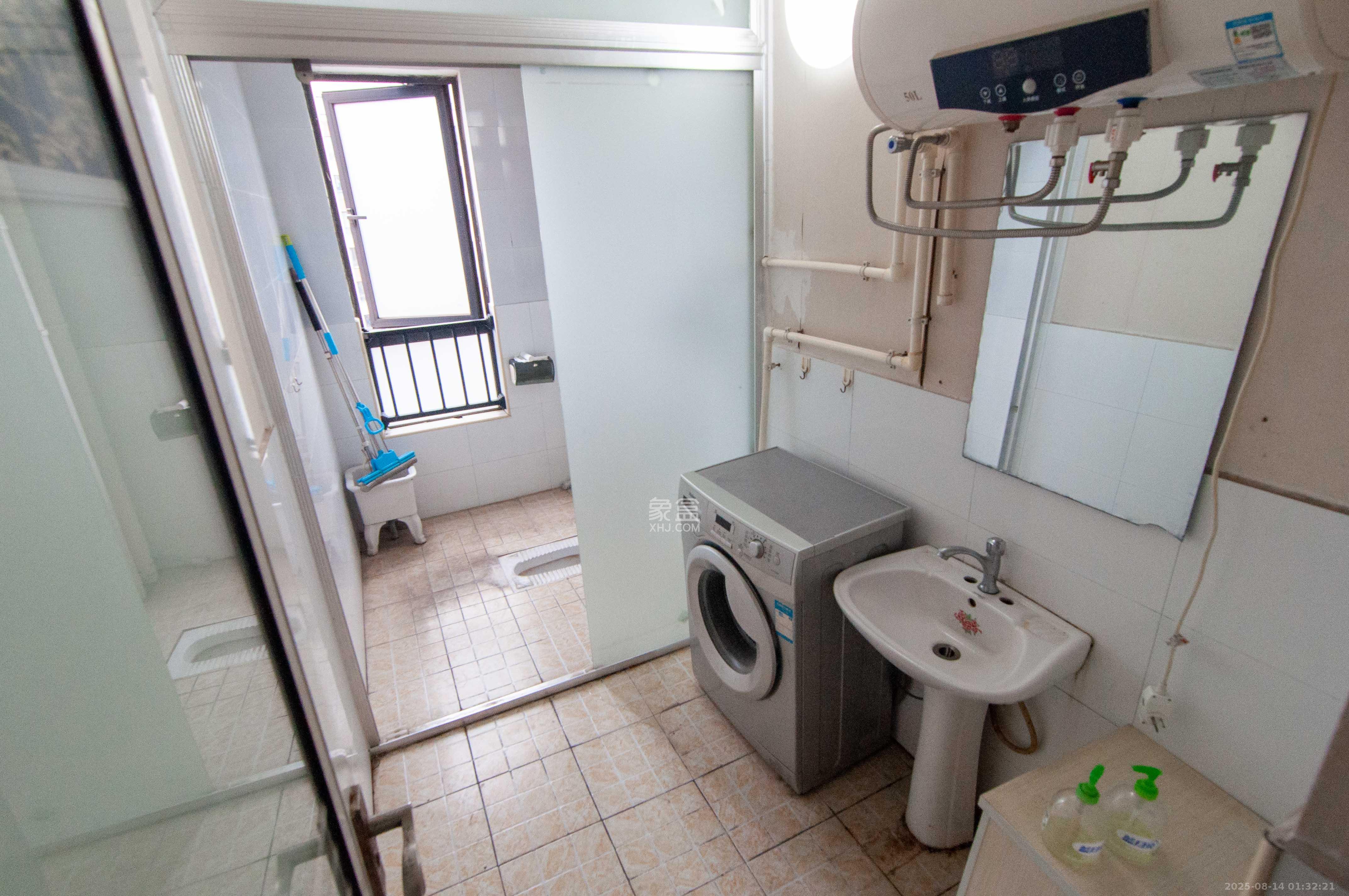 达美D6区  5室2厅3卫    160.0万卫生间