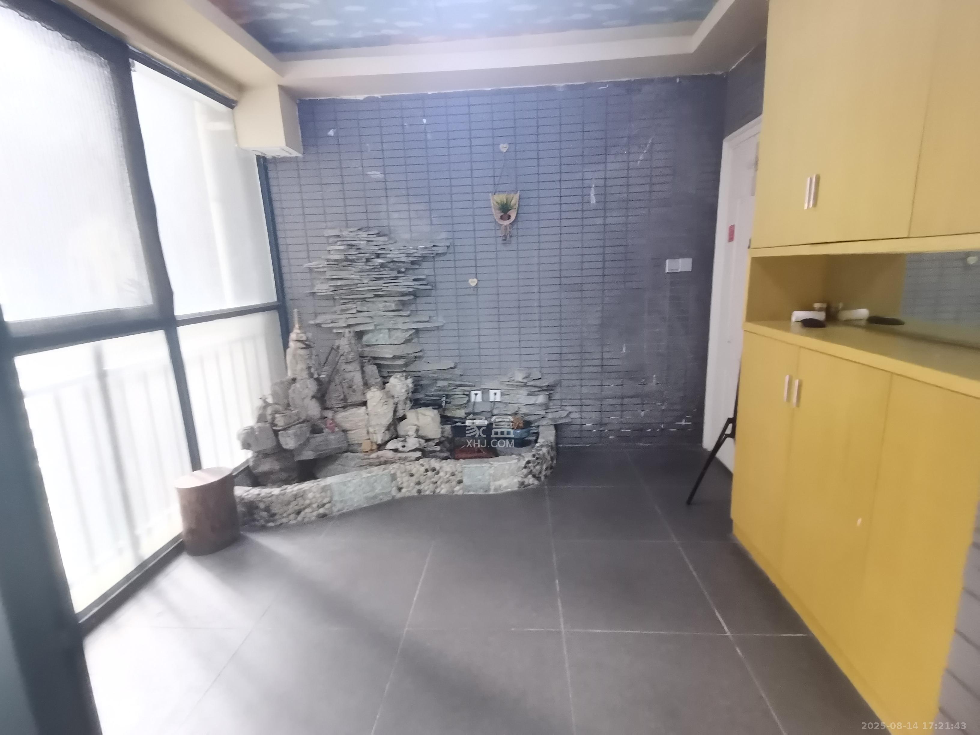 极目楚天  3室2厅2卫    3200.0元/月 极目楚天  3室2厅2卫    3200.0元/月室内图