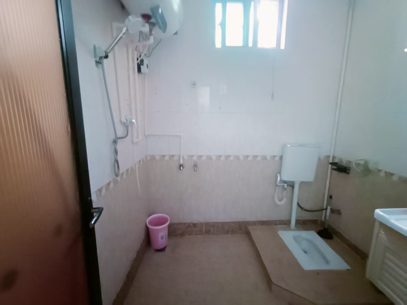 华汇别墅小区 7室2厅2卫 9000.0元/月 华汇别墅小区 7室2厅2卫 9000.0元/月室内图