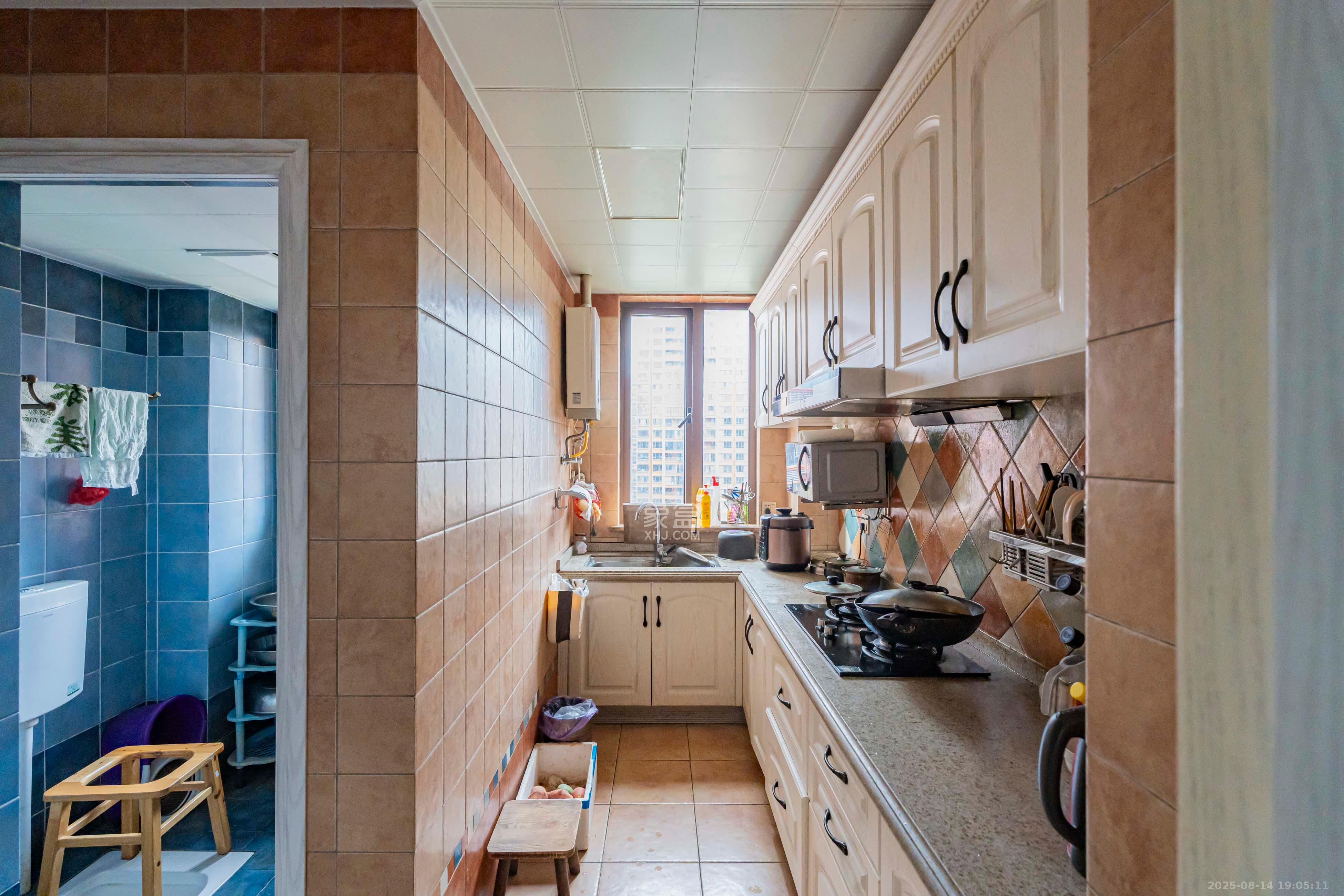 金色溪泉湾  3室2厅2卫    120.0万厨房