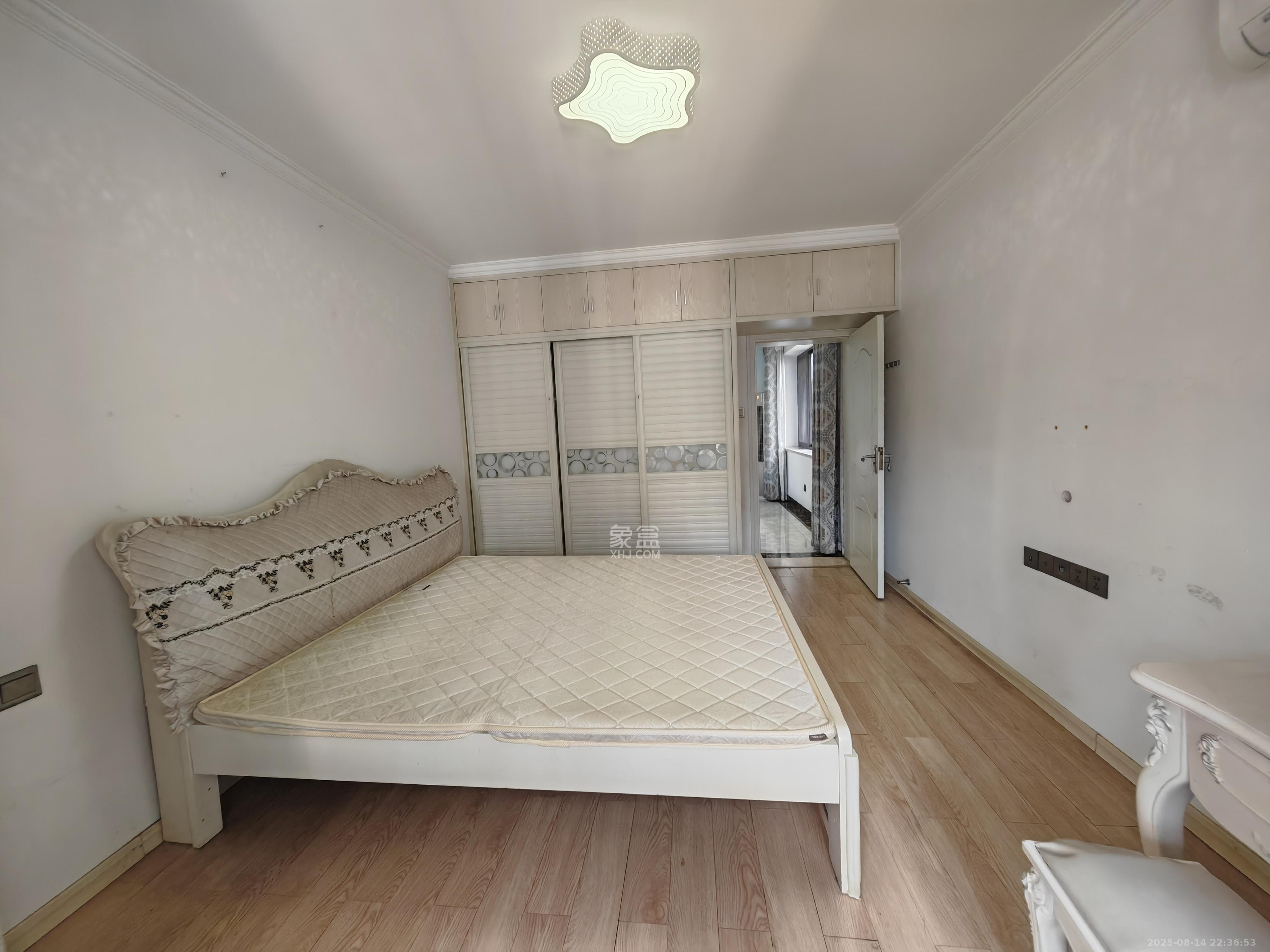 鸿园小区  2室2厅1卫    3000.0元/月室内图