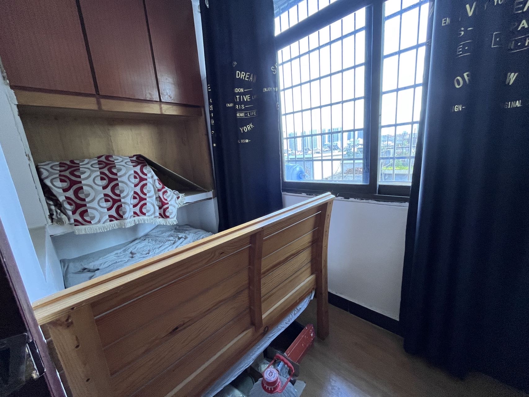 地勘局468队家属楼2-6栋 2室1厅1卫 800.0元/月 地勘局468队家属楼2-6栋 2室1厅1卫 800.0元/月室内图