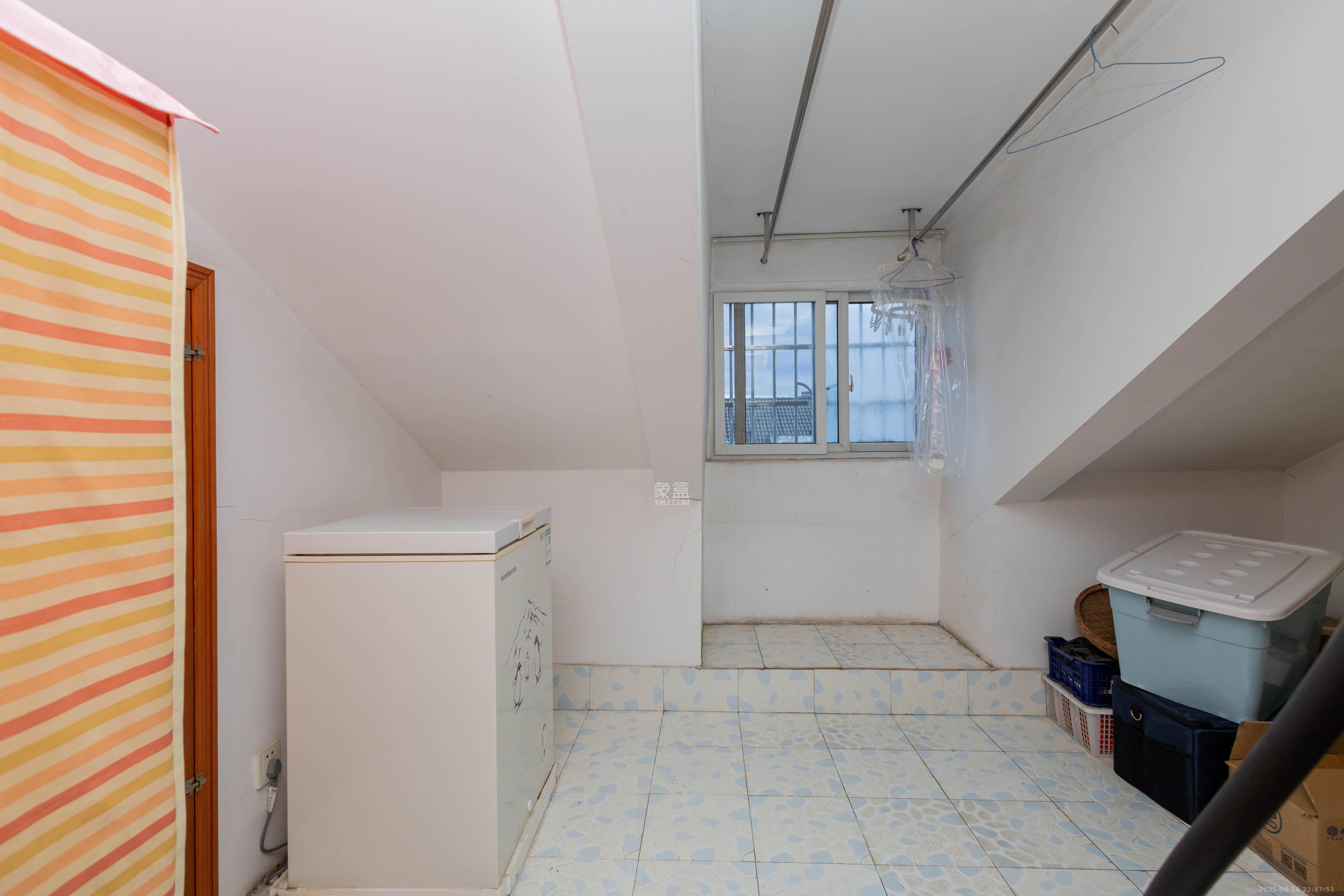 东岸锦城(东方人家)  5室2厅2卫    65.0万卫生间