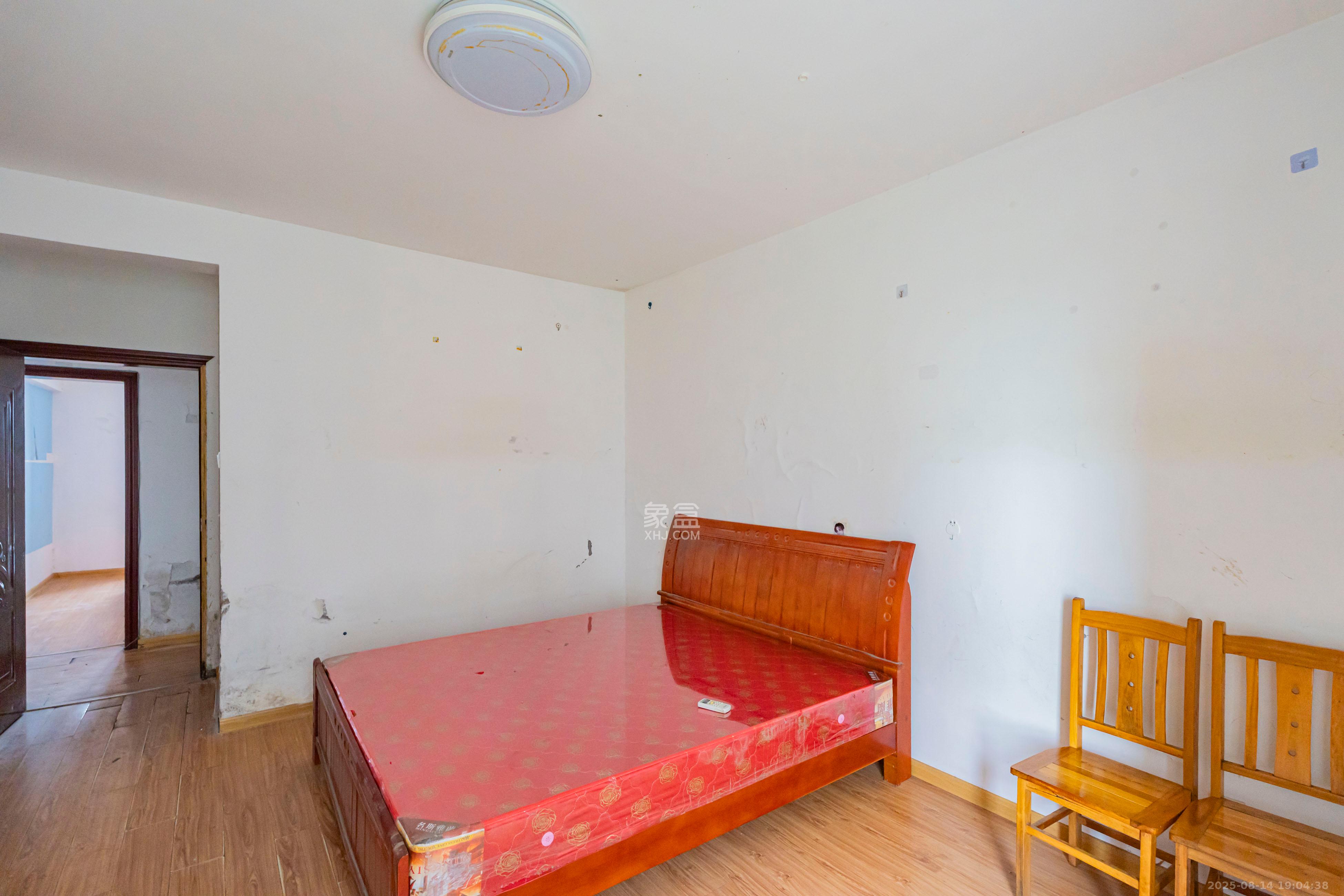 绿洲花园  3室2厅2卫    115.0万卧室