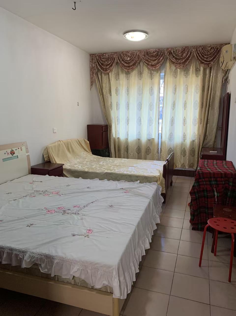 市人大政协机关大院住宅区(老市委) 3室1厅1卫 1200.0元/月 市人大政协机关大院住宅区(老市委) 3室1厅1卫 1200.0元/月室内图