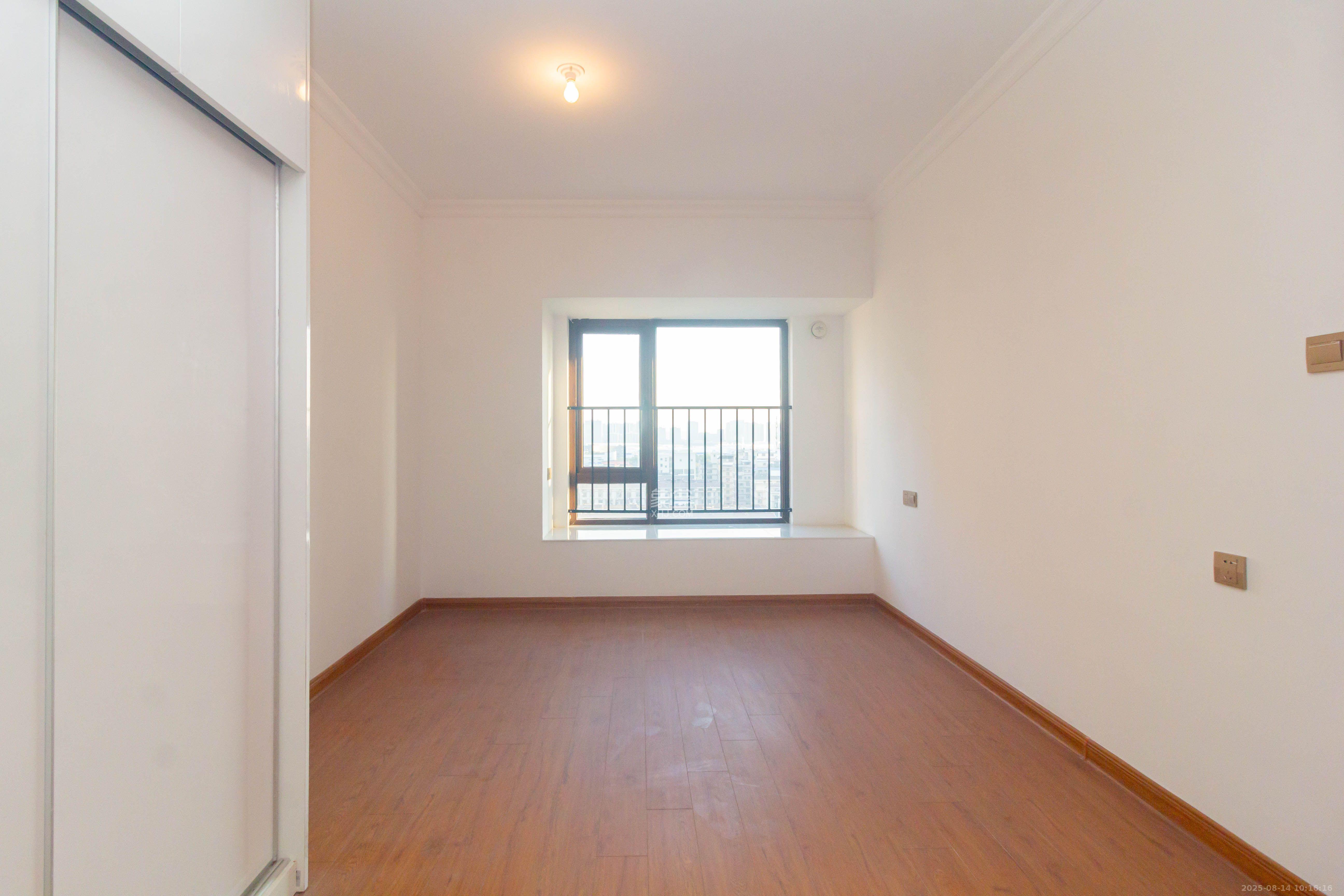 碧桂园星城首府  3室2厅2卫    2400.0元/月室内图