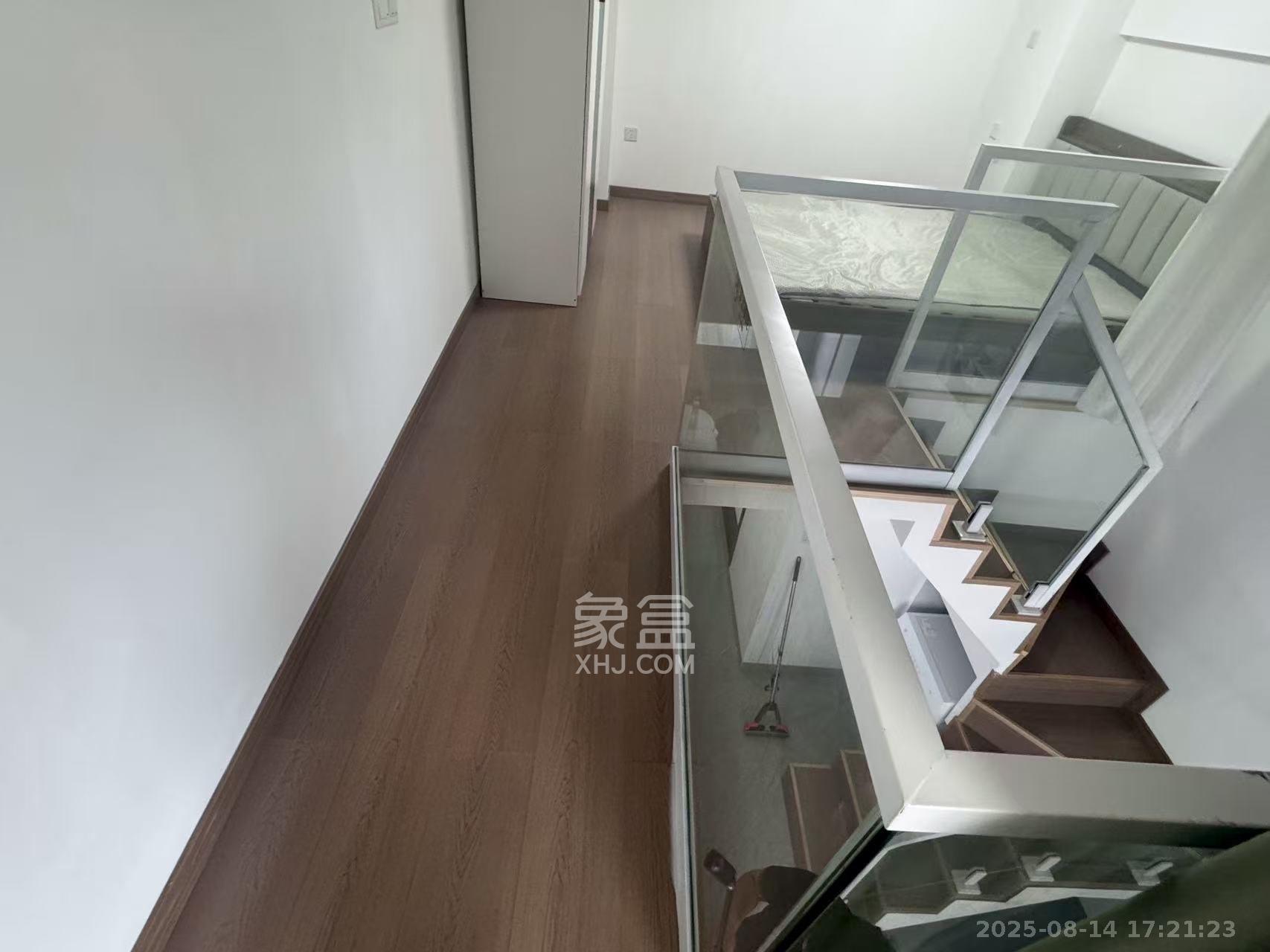 绿地商务广场  2室1厅1卫   2500.00元/月