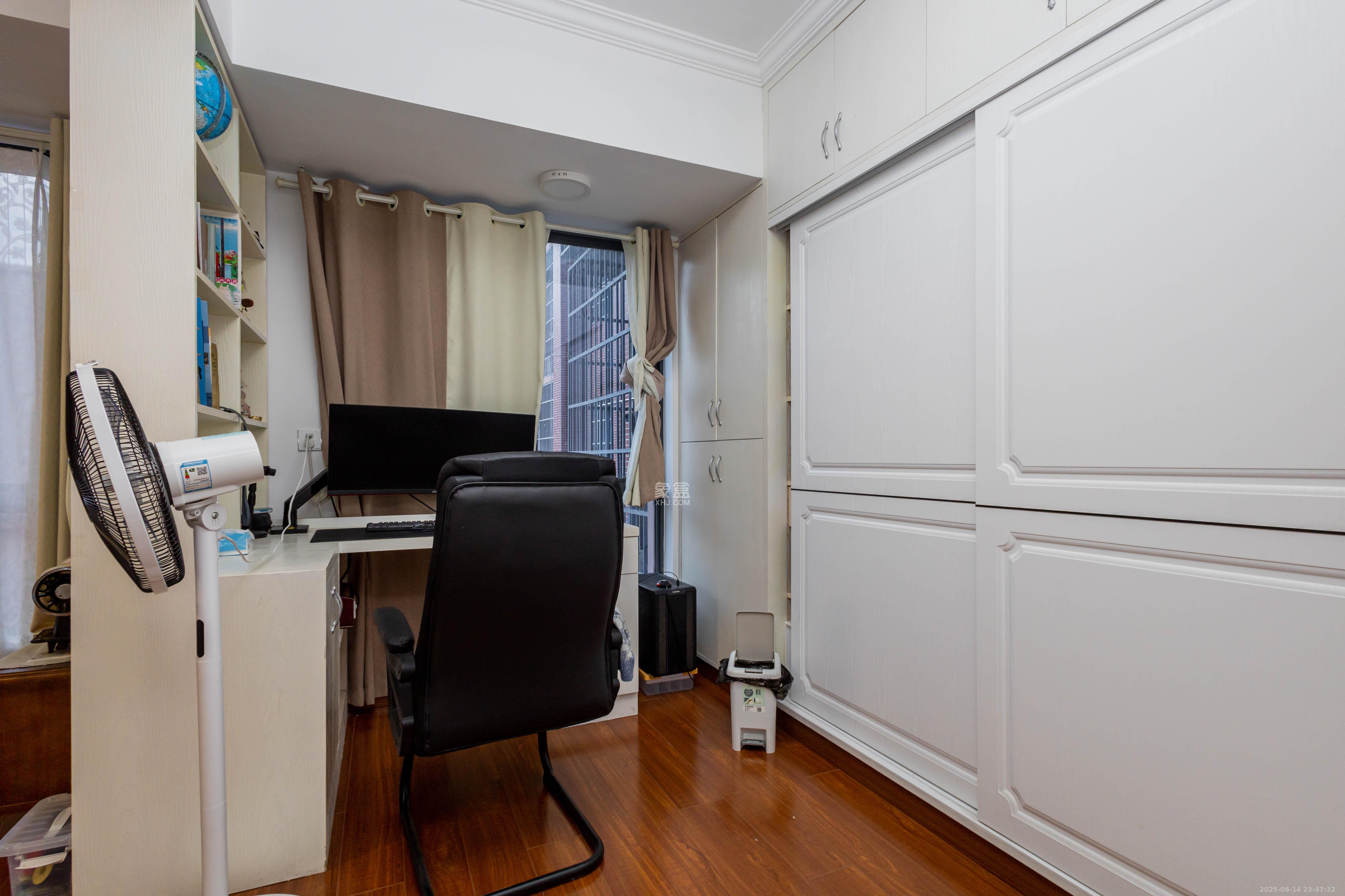 海德公园  4室2厅1卫    88.0万卧室