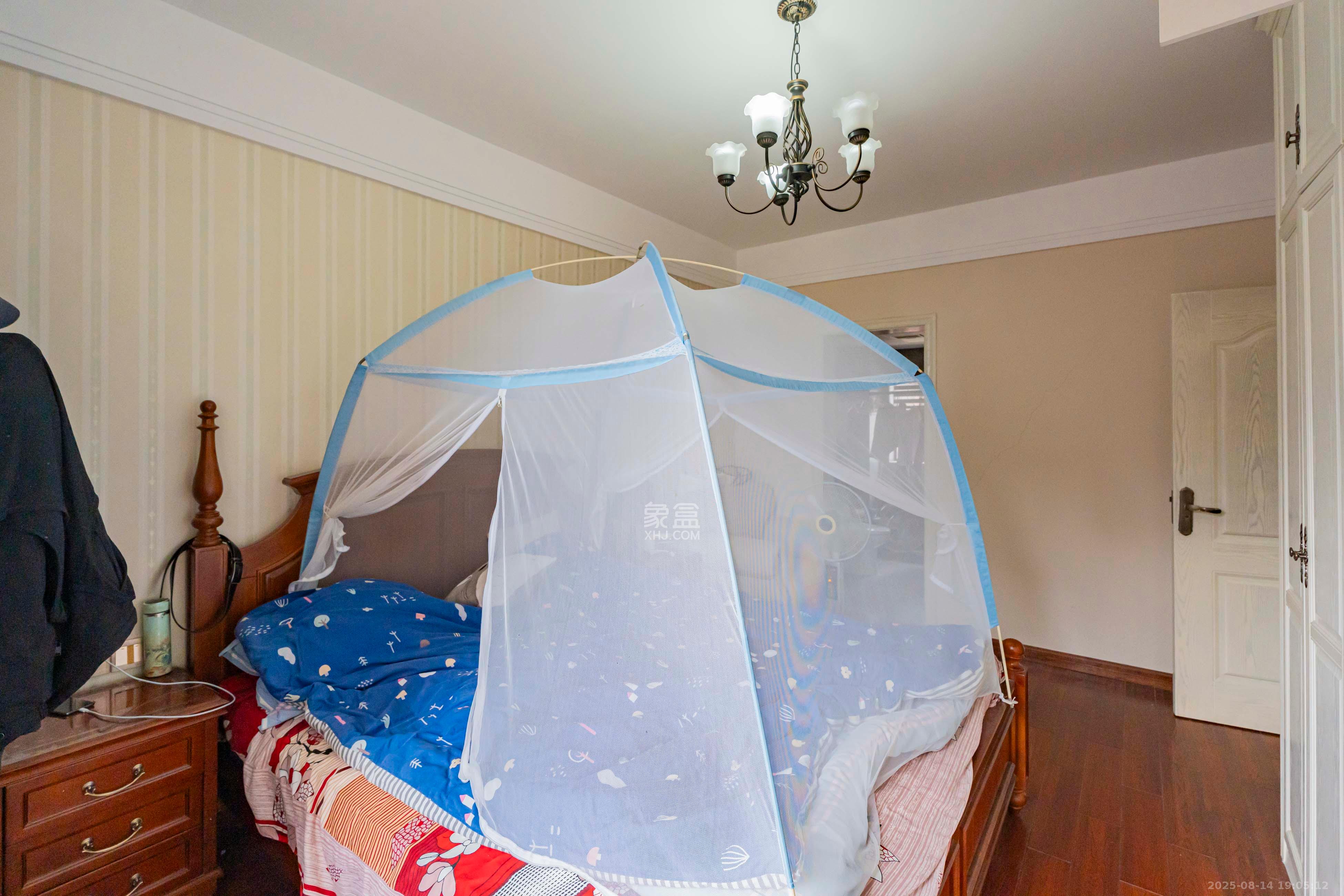 金色溪泉湾  3室2厅2卫    120.0万卧室