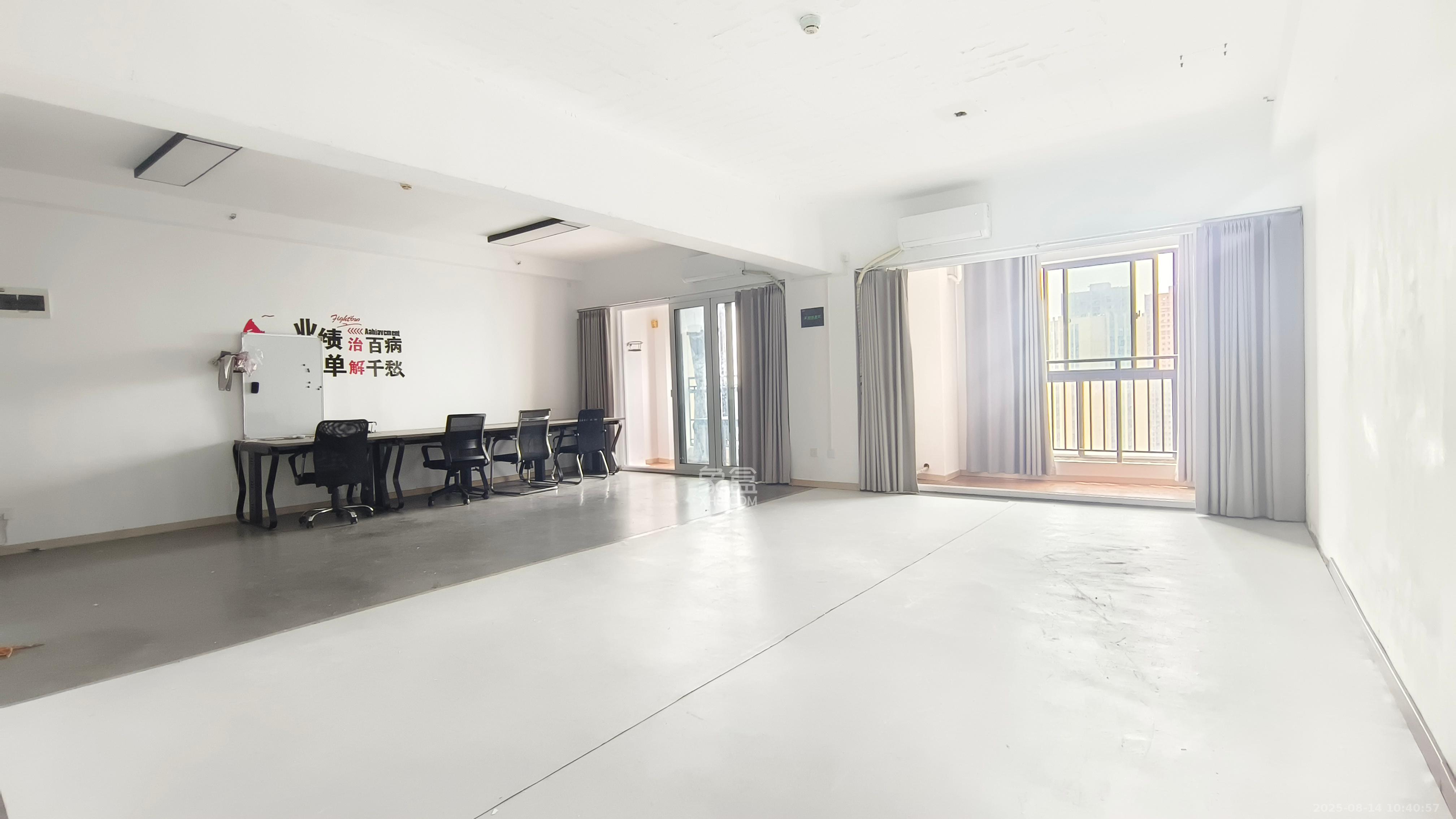 山水湾  2室1厅1卫    2400.0元/月室内图