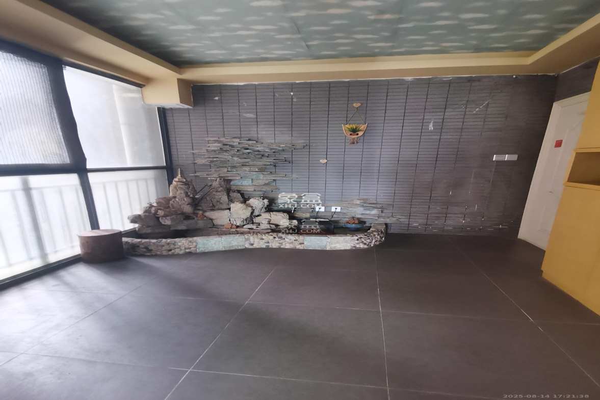 极目楚天  3室2厅2卫    3200.0元/月 极目楚天  3室2厅2卫    3200.0元/月室内图