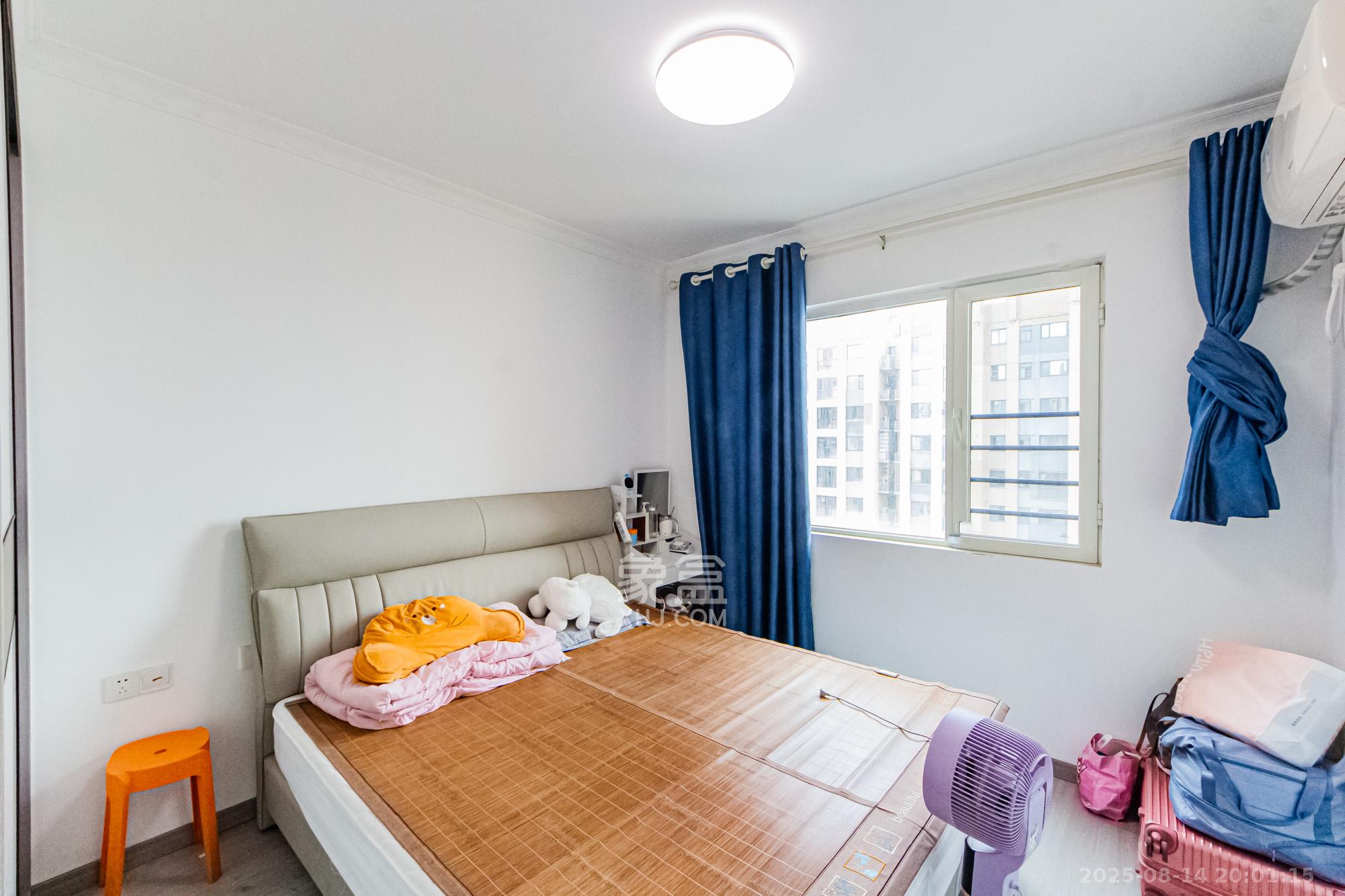 北辰三角洲E6区  3室2厅1卫    125.0万 北辰三角洲E6区  3室2厅1卫    125.0万卧室