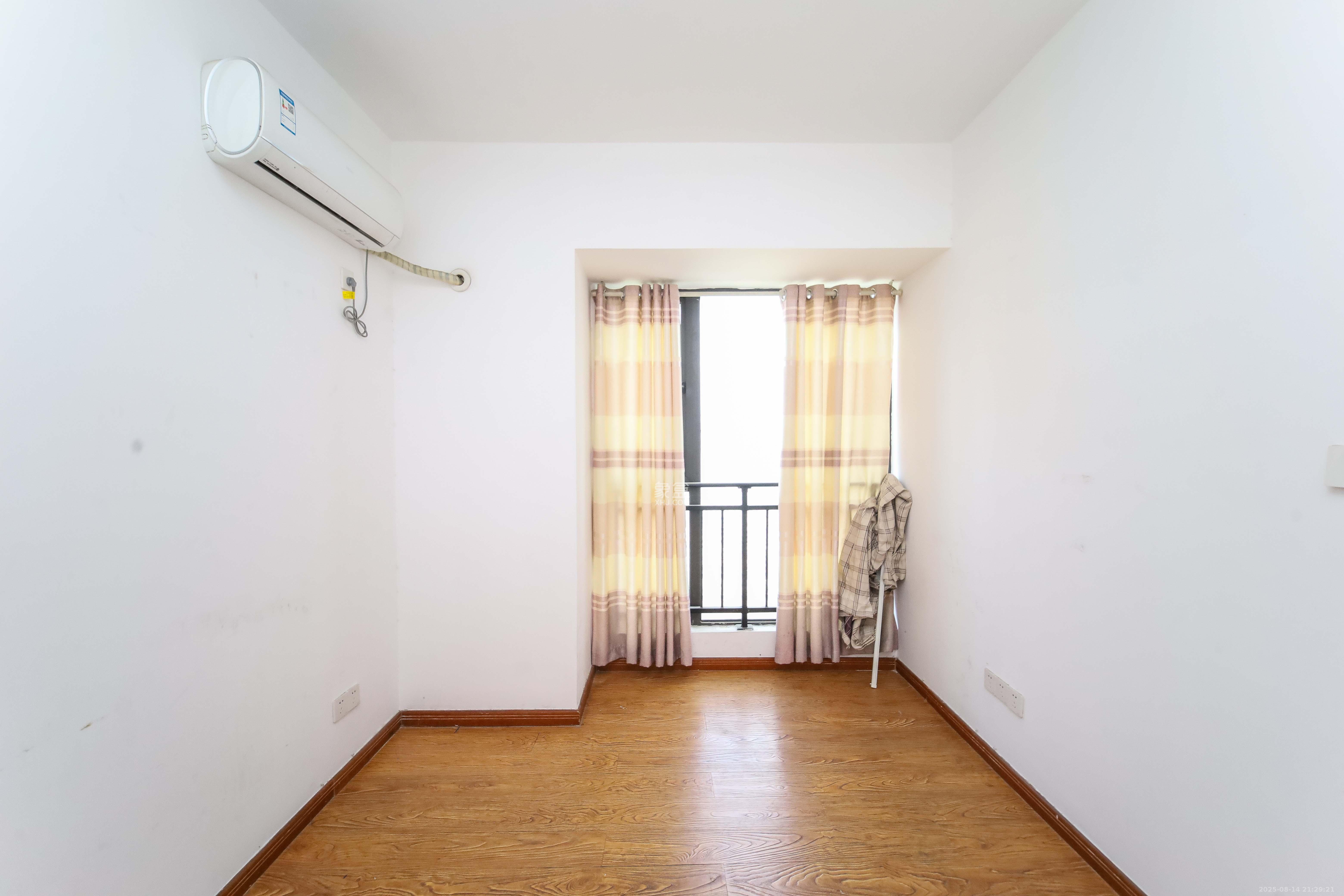 湘域熙岸 4室2厅2卫 240.0万 湘域熙岸 4室2厅2卫 240.0万卧室