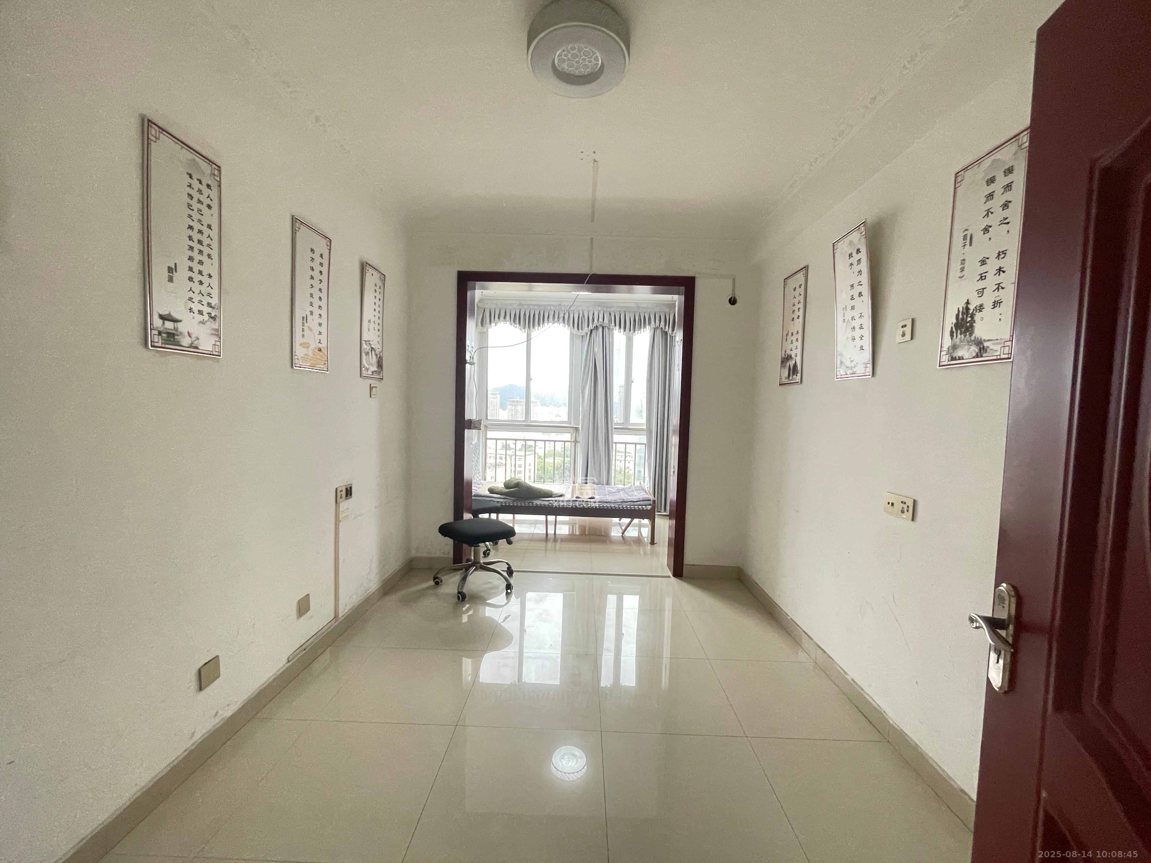 麓景裕园  3室2厅2卫    2600.0元/月 麓景裕园  3室2厅2卫    2600.0元/月室内图