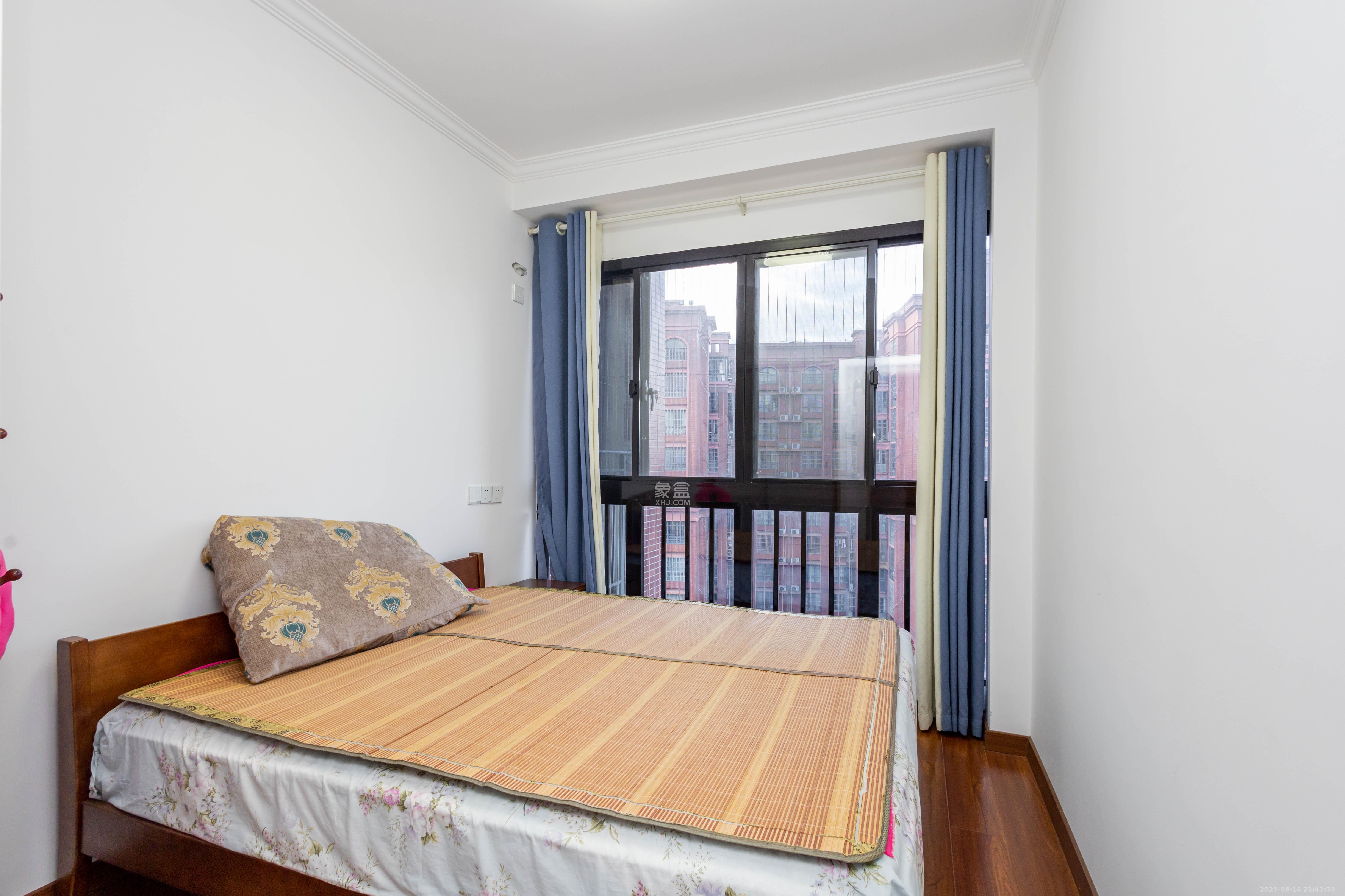 海德公园  4室2厅1卫    88.0万卧室