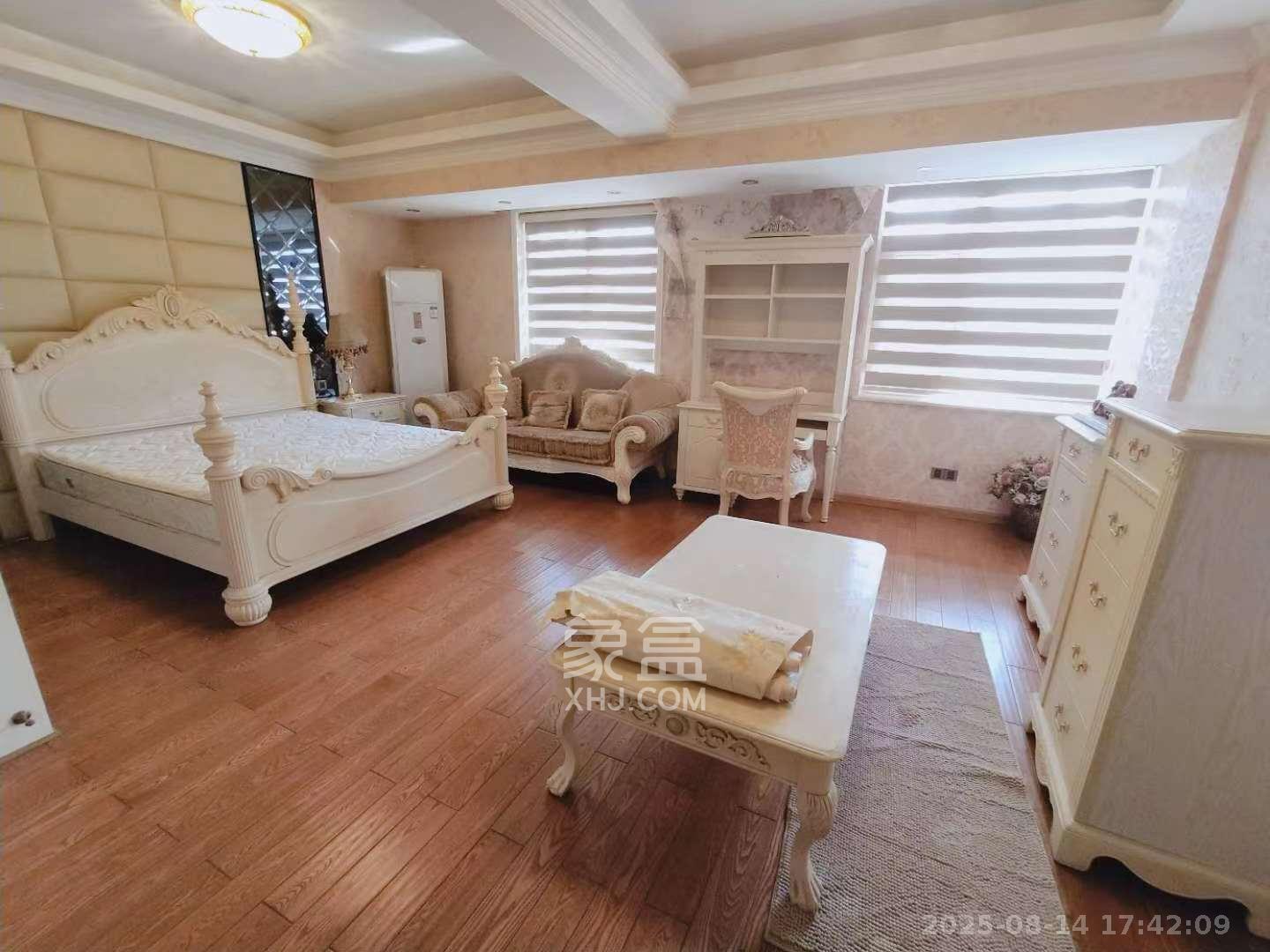 山水英伦  5室2厅3卫   8000.00元/月室内图