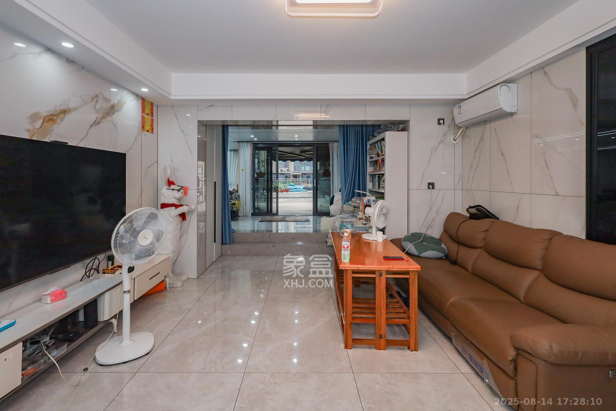 钰龙天下一期  3室2厅2卫    338.0万 钰龙天下一期  3室2厅2卫    338.0万客厅