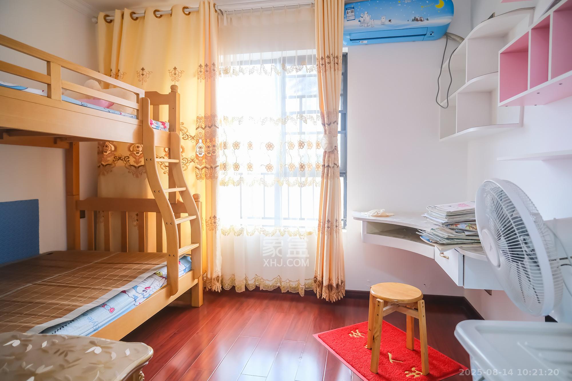 三一街区  3室2厅2卫    2200.0元/月室内图