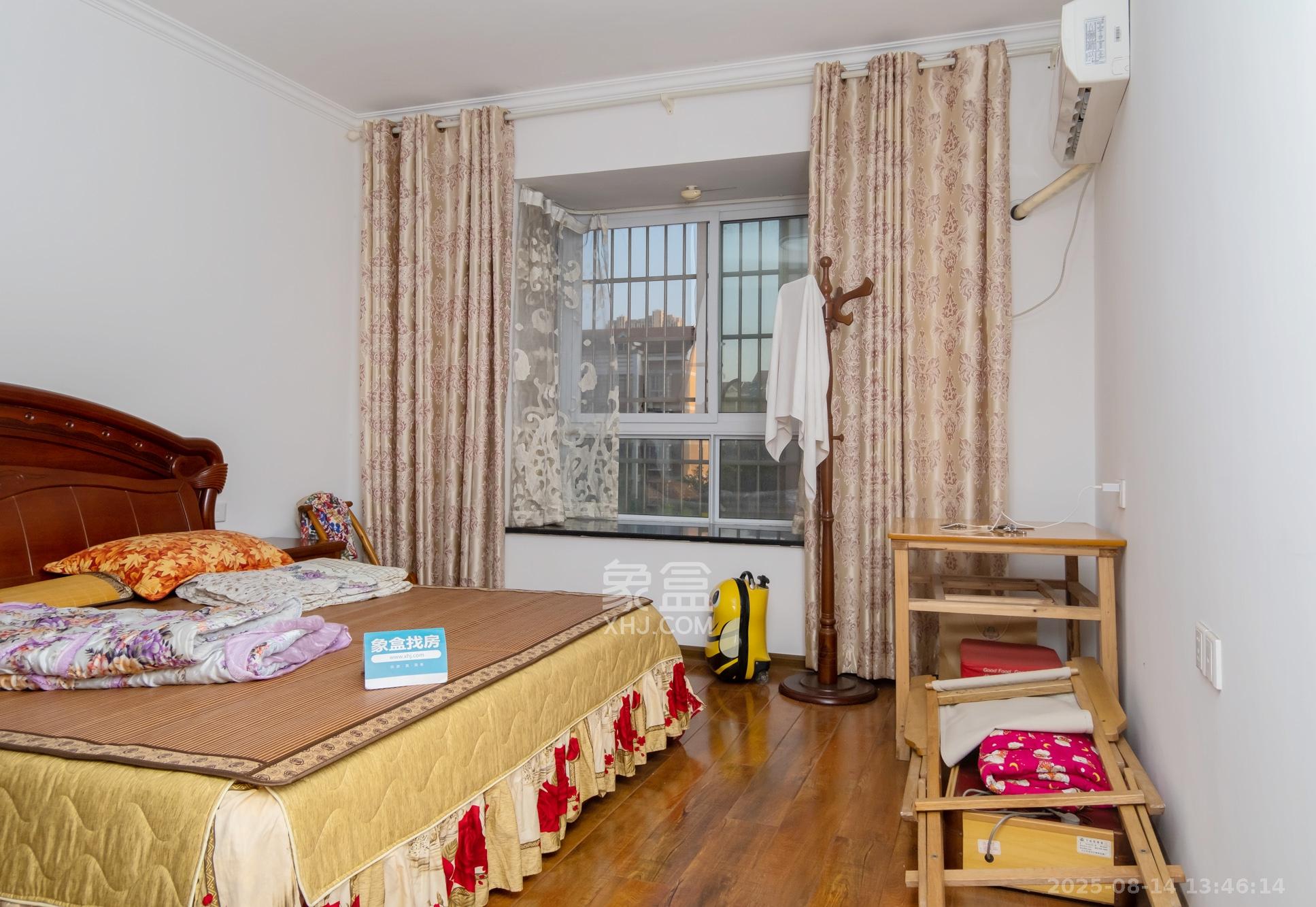 长丰星城 5室2厅1卫 145.0万 长丰星城 5室2厅1卫 145.0万卧室