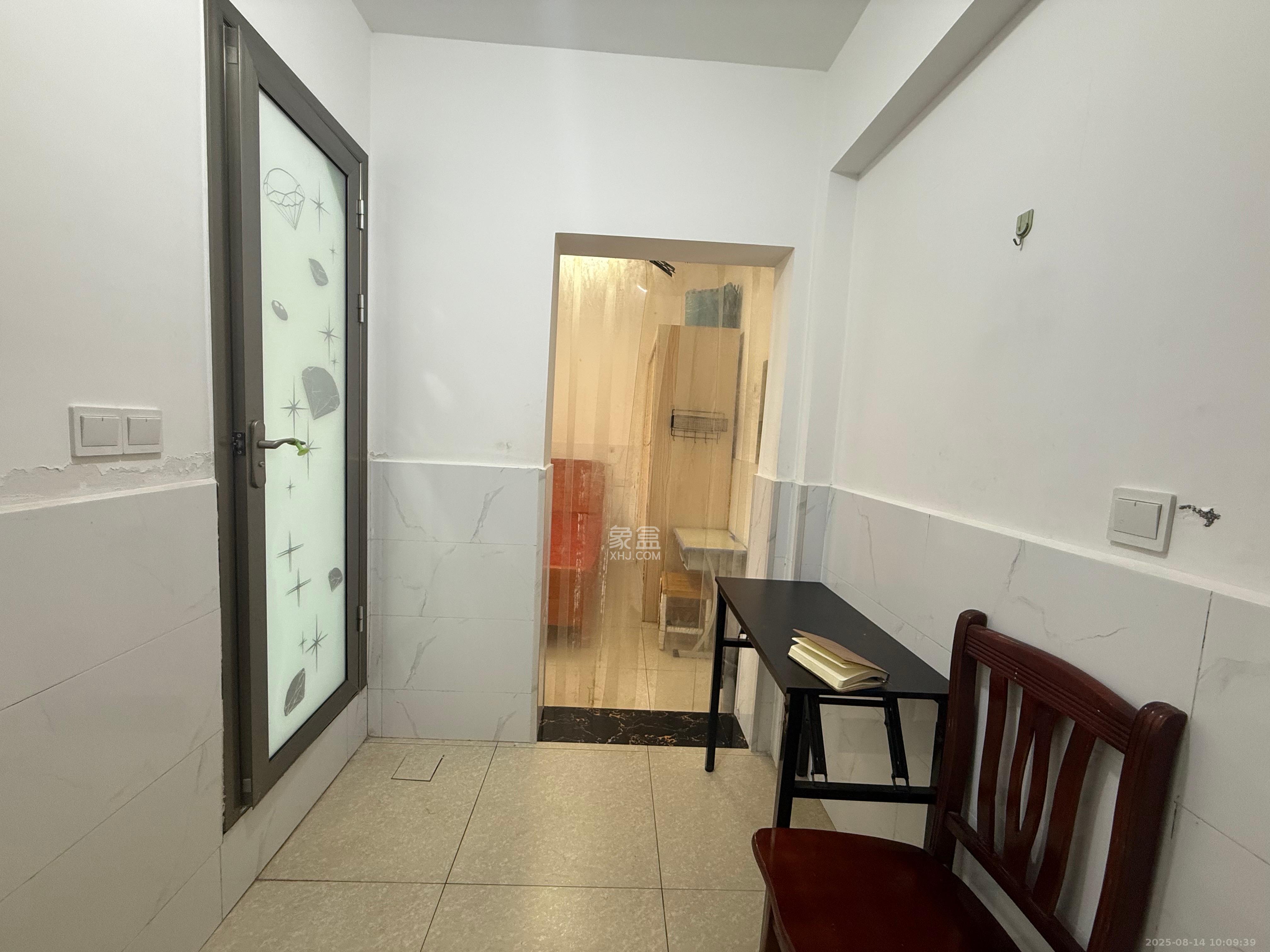 和润园一、二期 1室1厅1卫 900.0元/月 和润园一、二期 1室1厅1卫 900.0元/月室内图