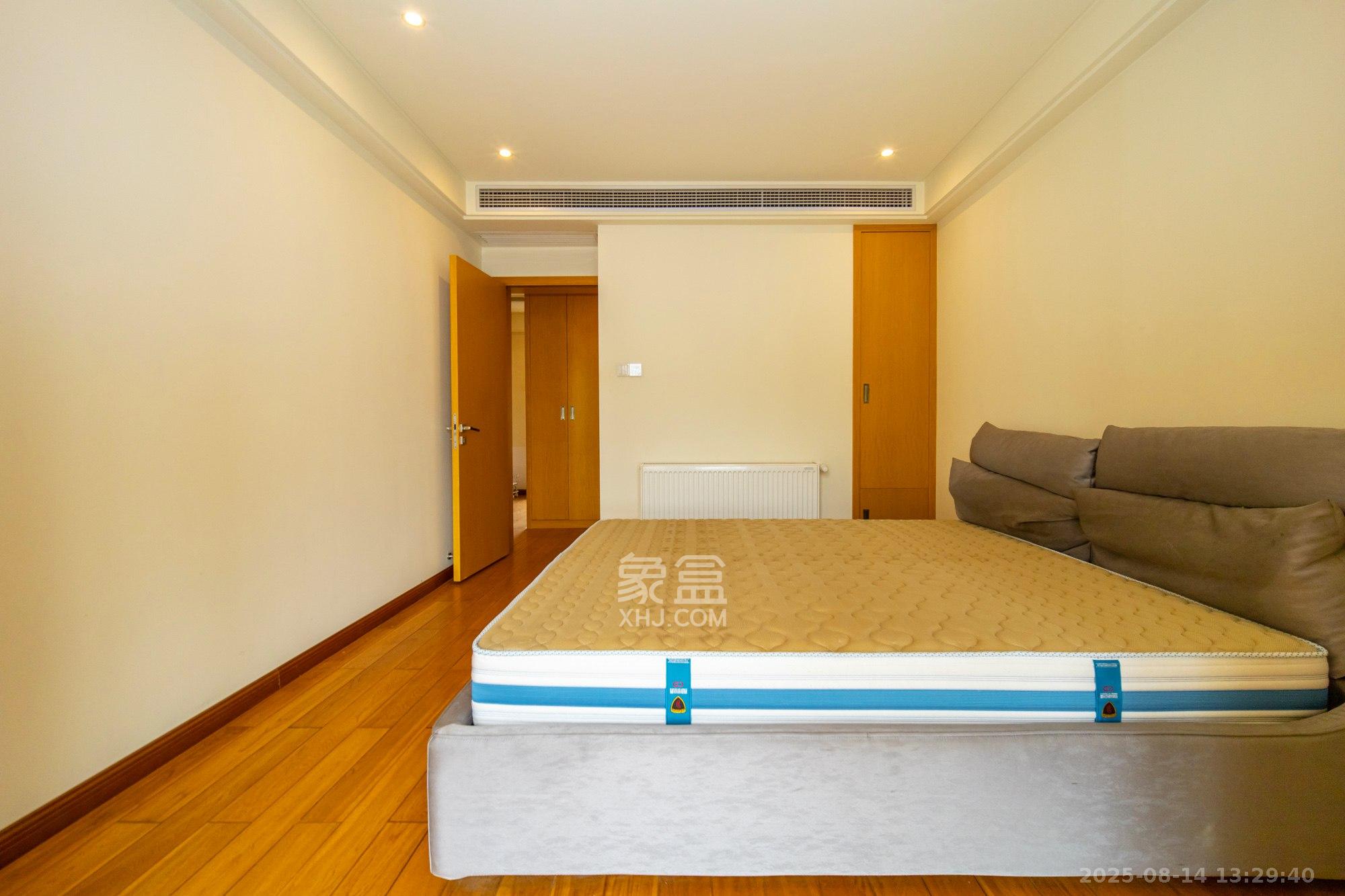 楚天世纪城东苑 3室2厅1卫 79.8万 楚天世纪城东苑 3室2厅1卫 79.8万卧室