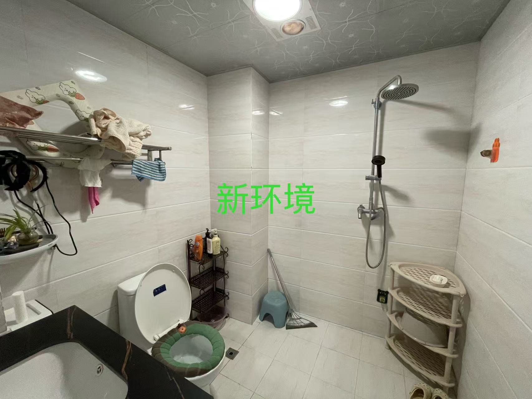 东城首座  3室2厅2卫   70.00万客厅
