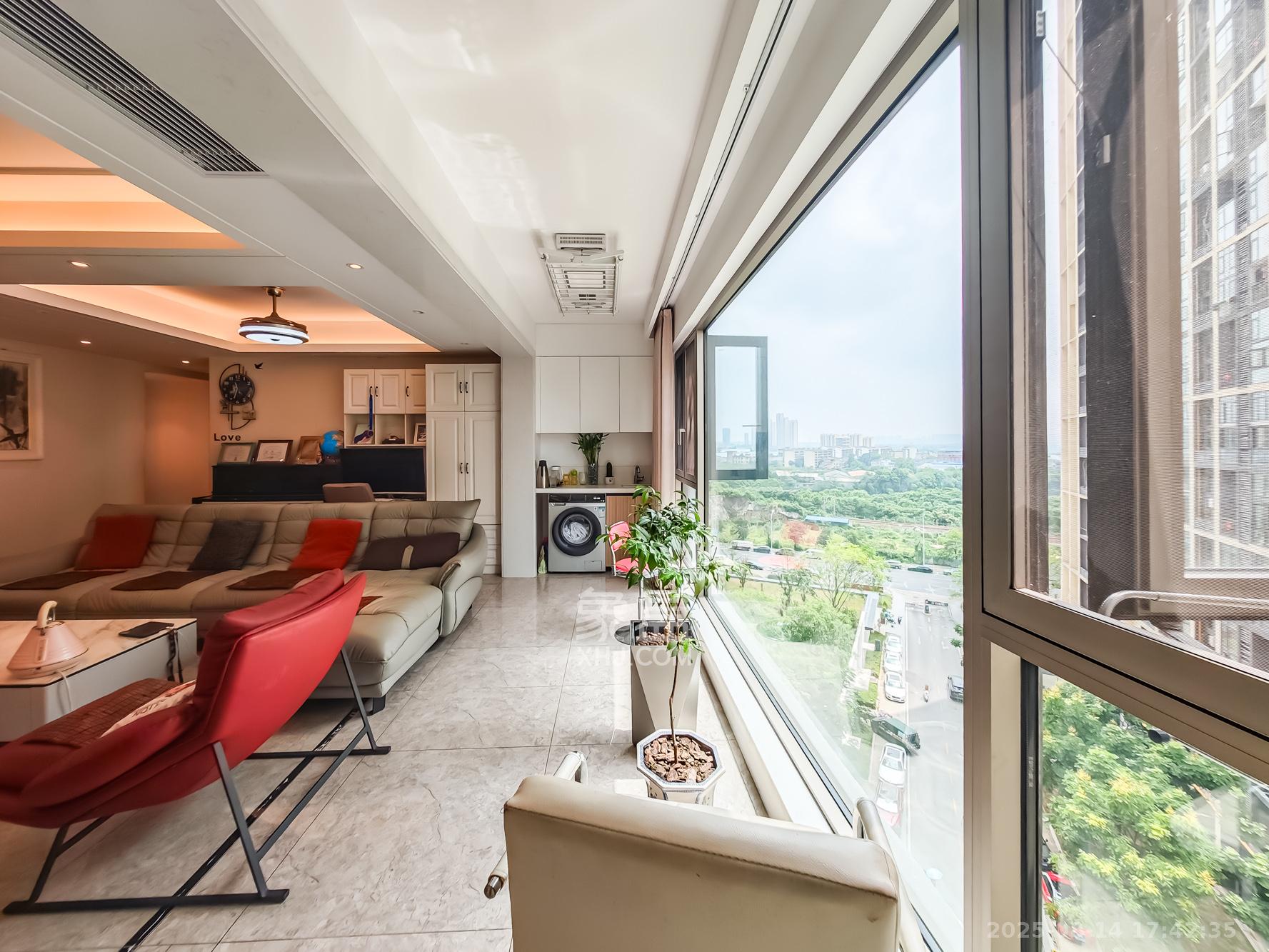 金地兰亭樾  3室2厅2卫    170.0万 金地兰亭樾  3室2厅2卫    170.0万阳台