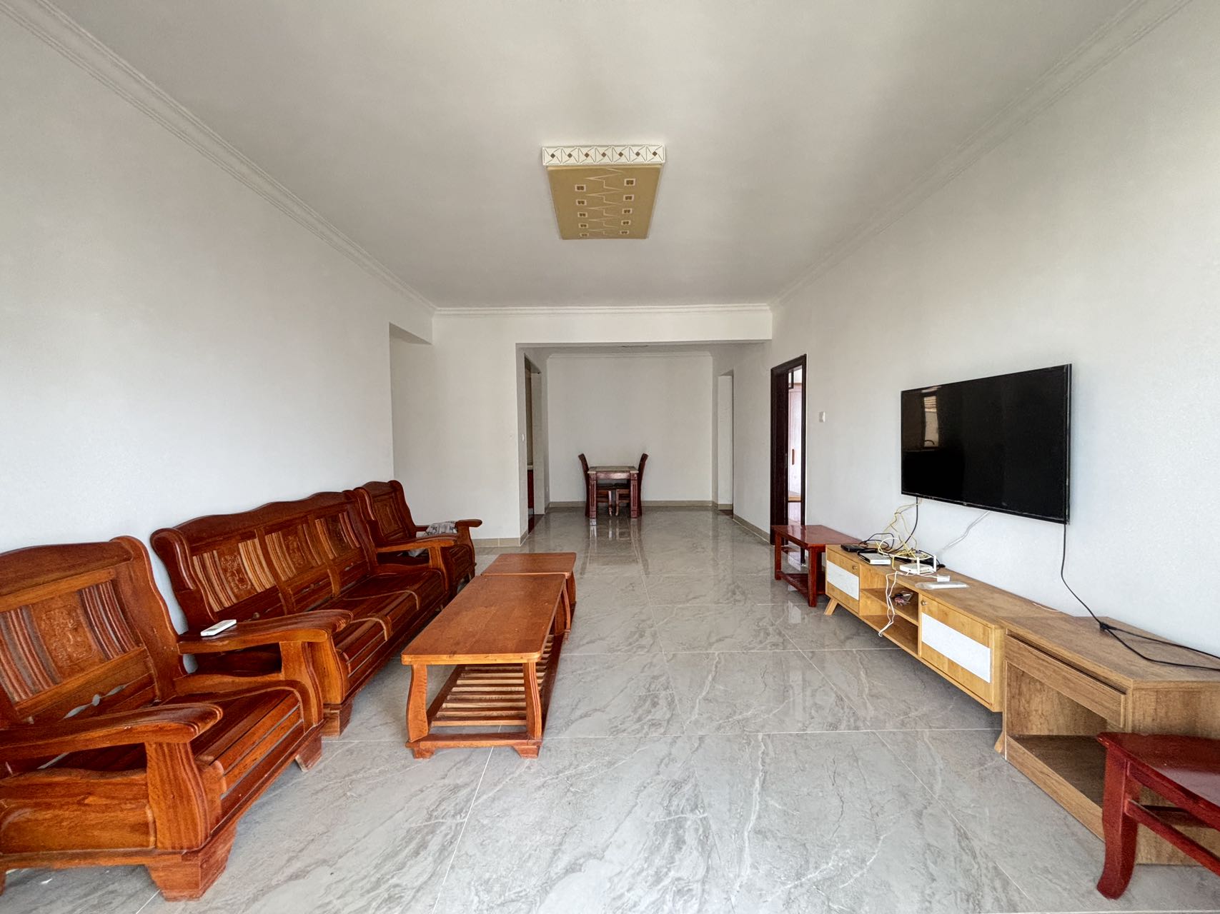 西海瑞园 3室2厅2卫 2200.0元/月 西海瑞园 3室2厅2卫 2200.0元/月户型图