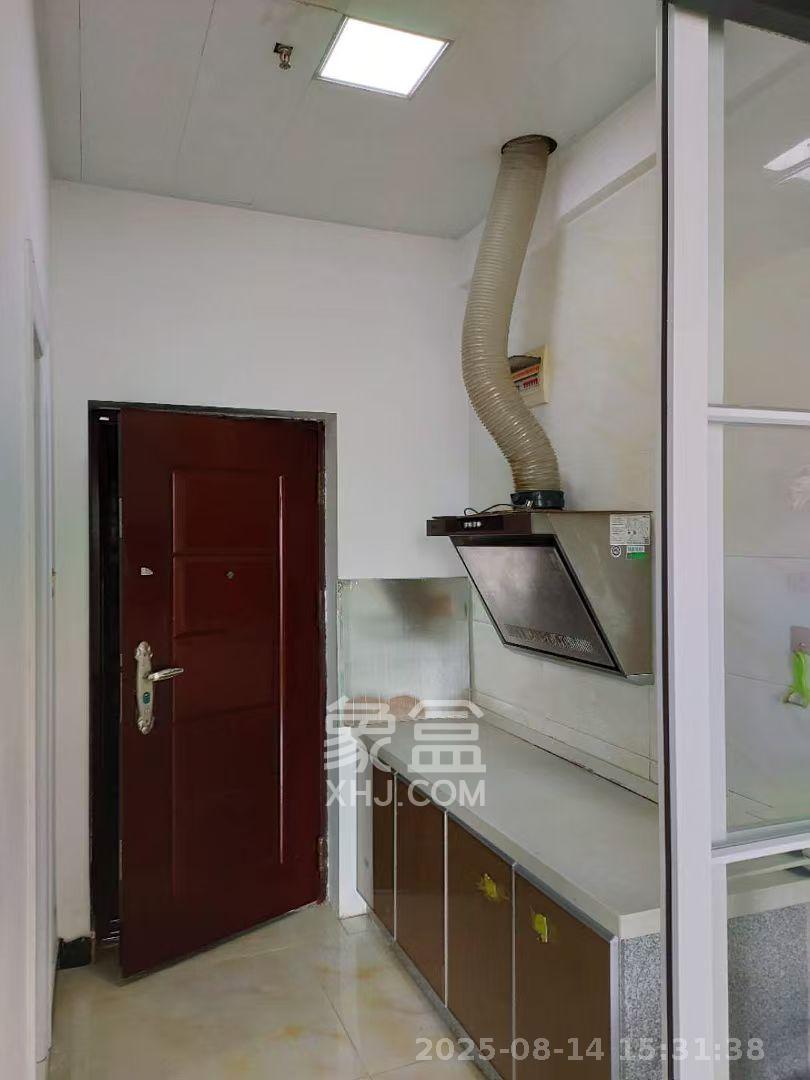 黄金一区  1室1厅1卫    1200.0元/月室内图