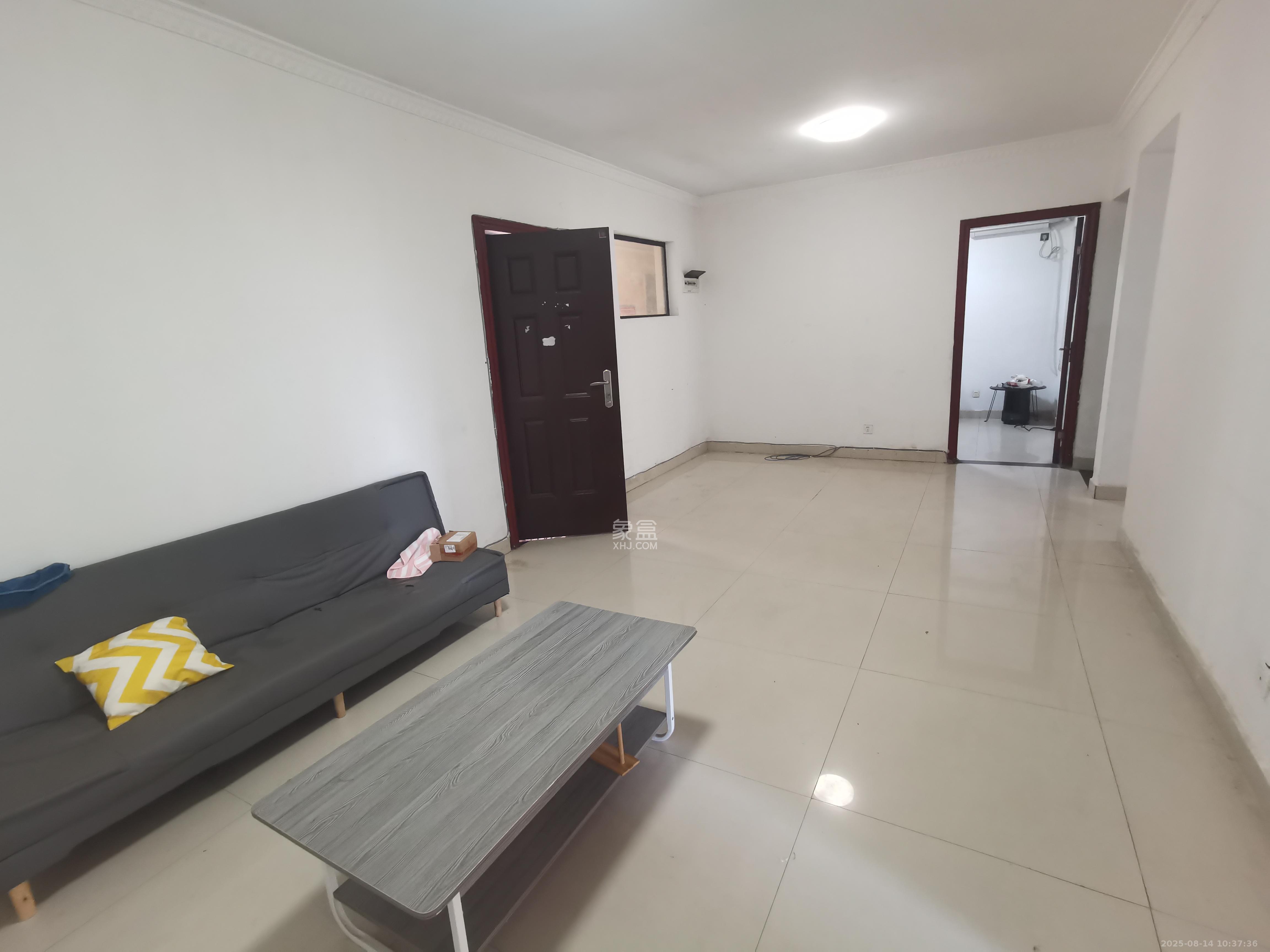 三一街区  3室2厅1卫    1300.0元/月室内图